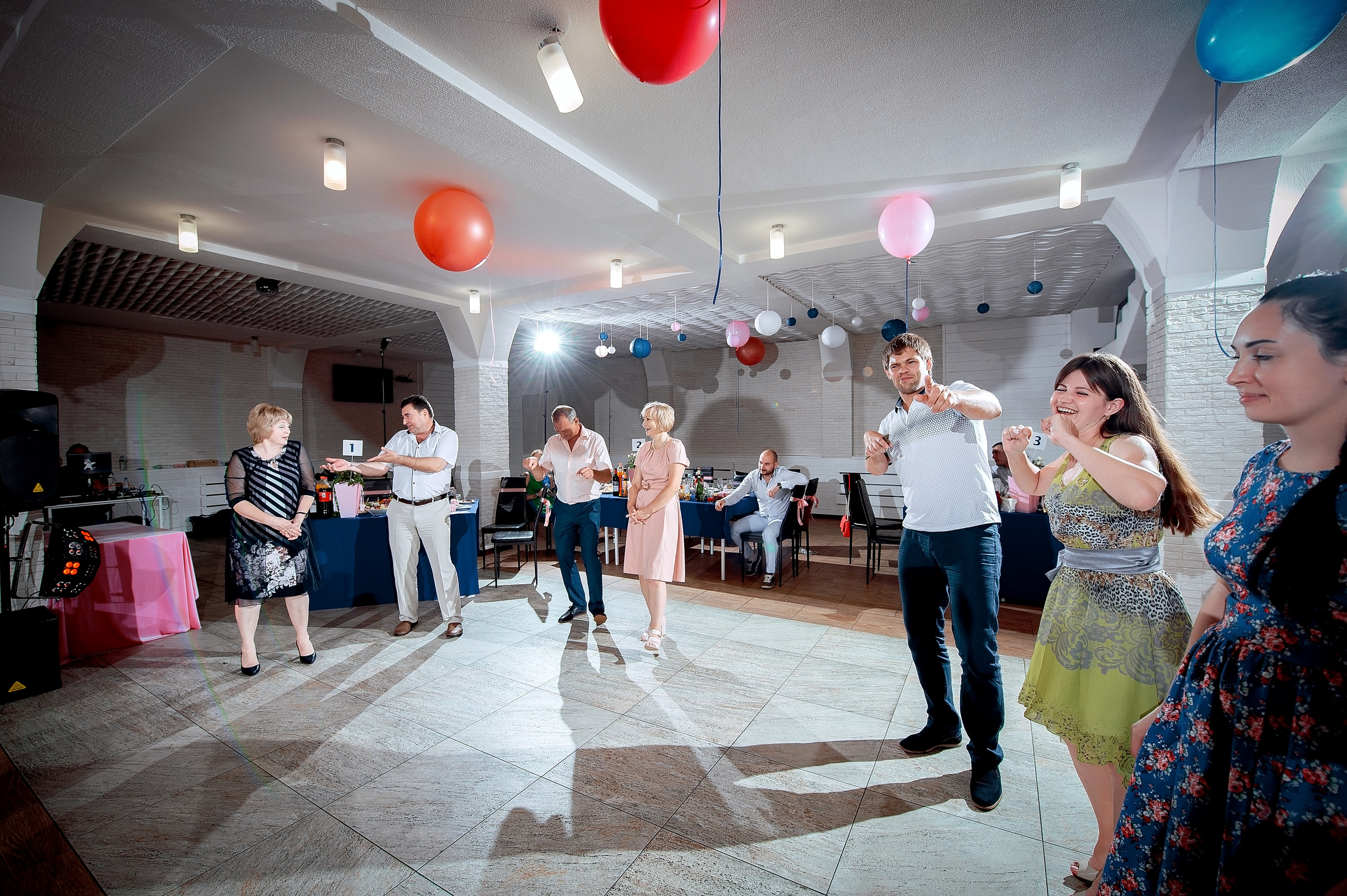 Летняя свадьба на ВДНХ. Свадебный и семейный фотограф Виктория Носачёва. Щелково, Москва и МО