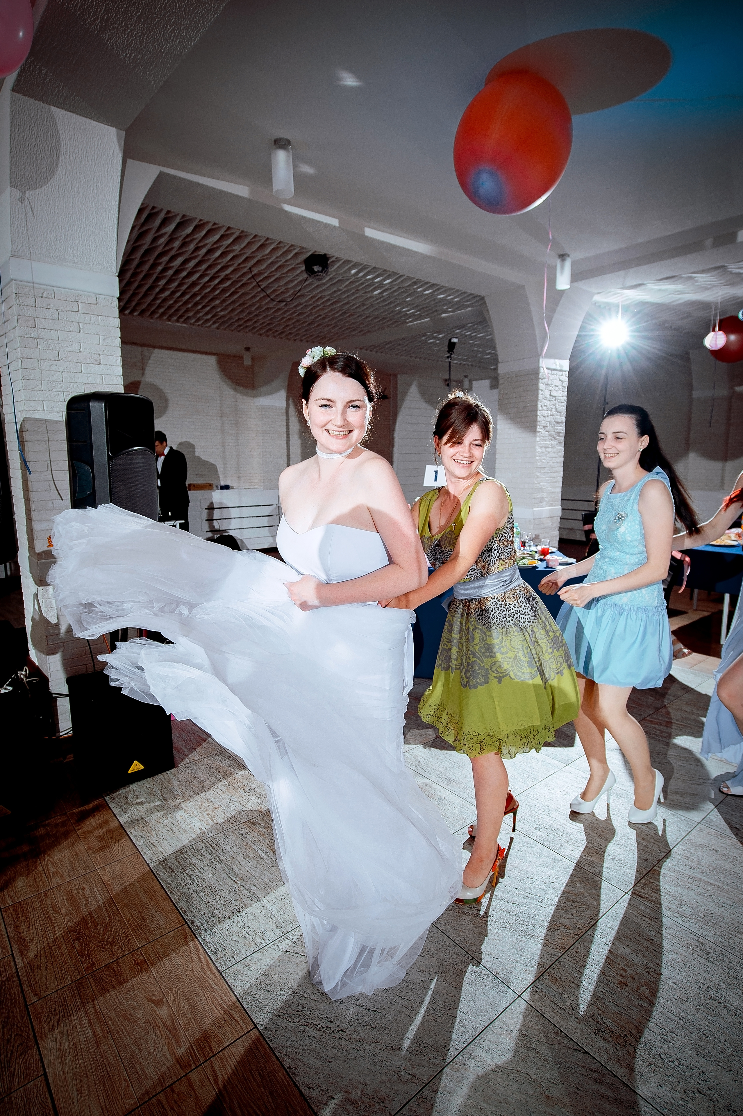 Летняя свадьба на ВДНХ. Свадебный и семейный фотограф Виктория Носачёва. Щелково, Москва и МО