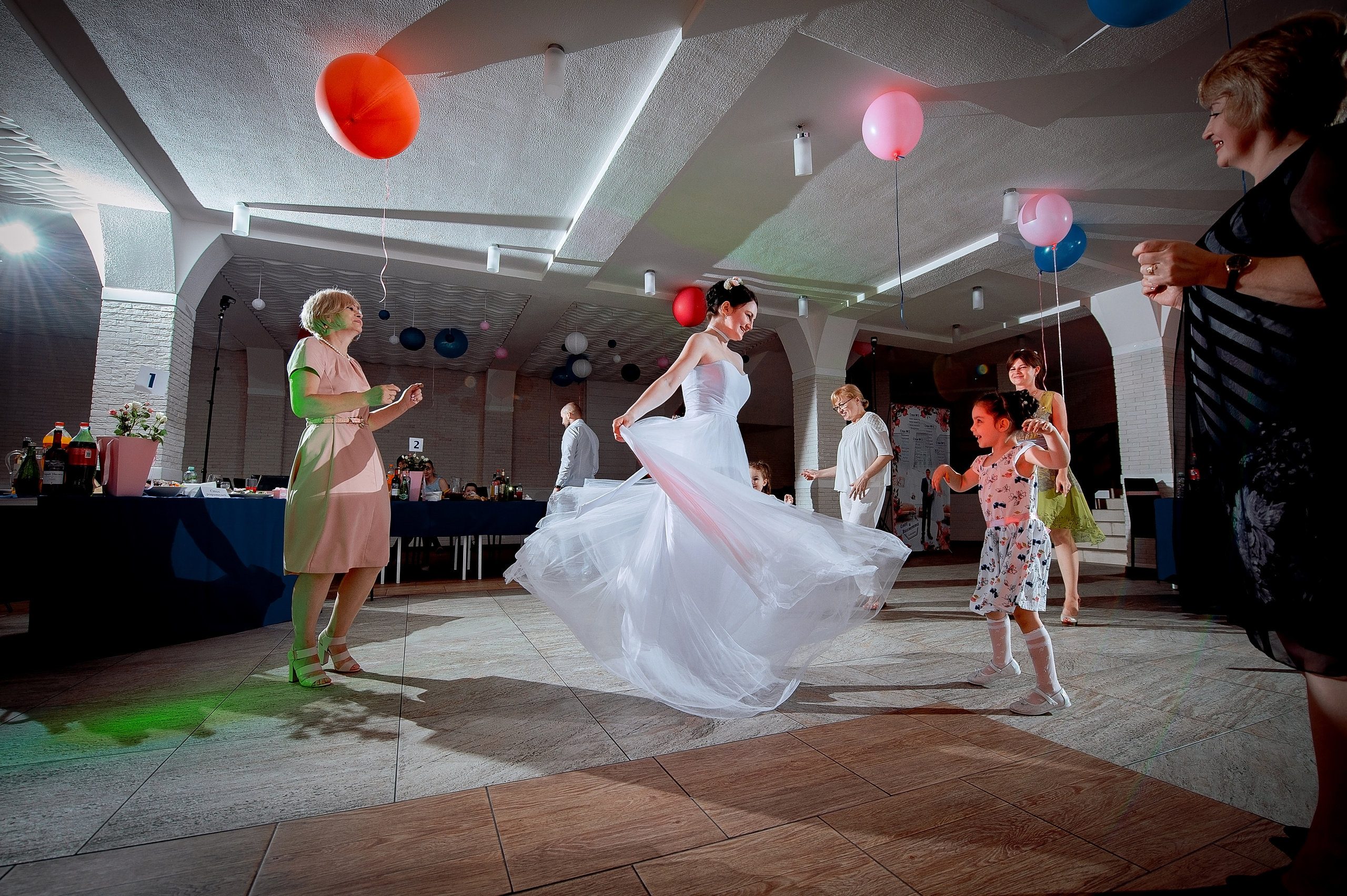 Летняя свадьба на ВДНХ. Свадебный и семейный фотограф Виктория Носачёва. Щелково, Москва и МО