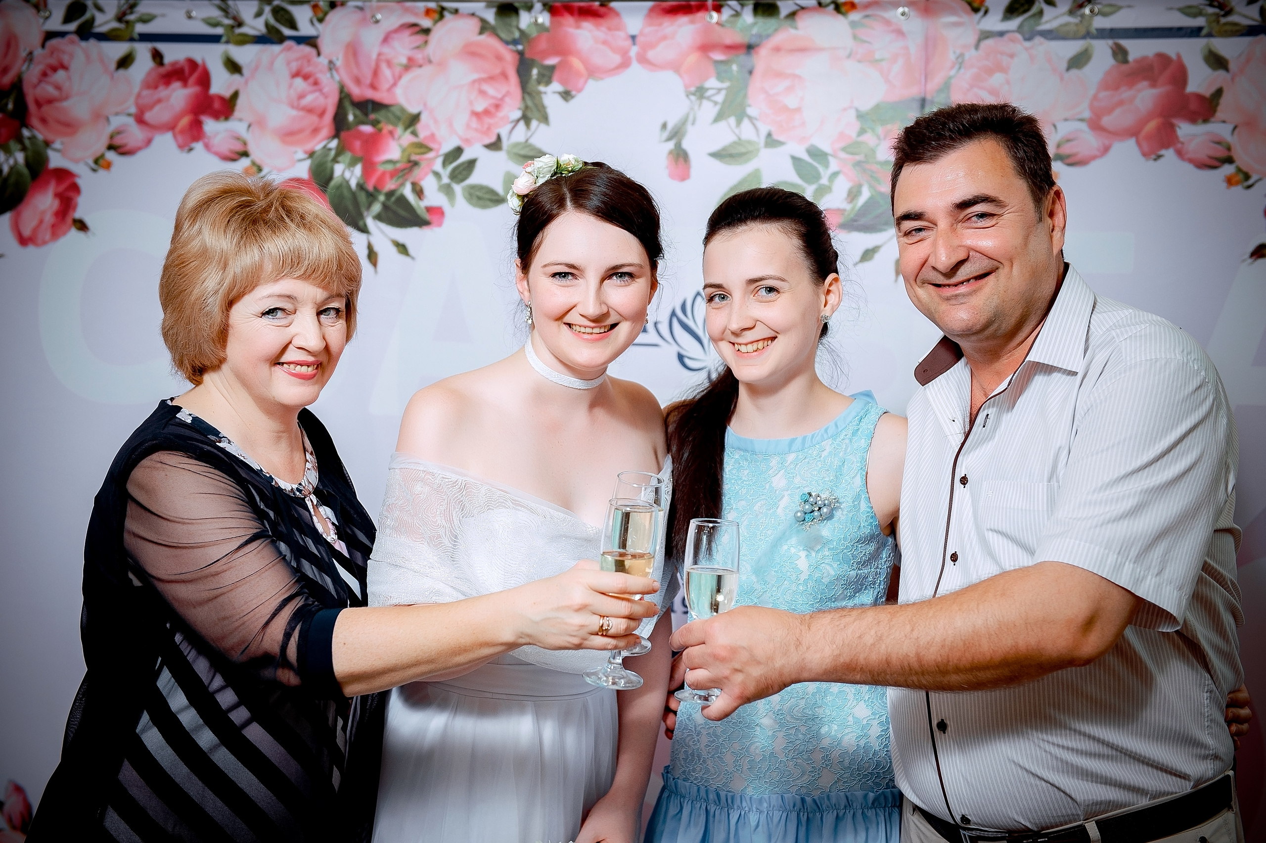 Летняя свадьба на ВДНХ. Свадебный и семейный фотограф Виктория Носачёва. Щелково, Москва и МО