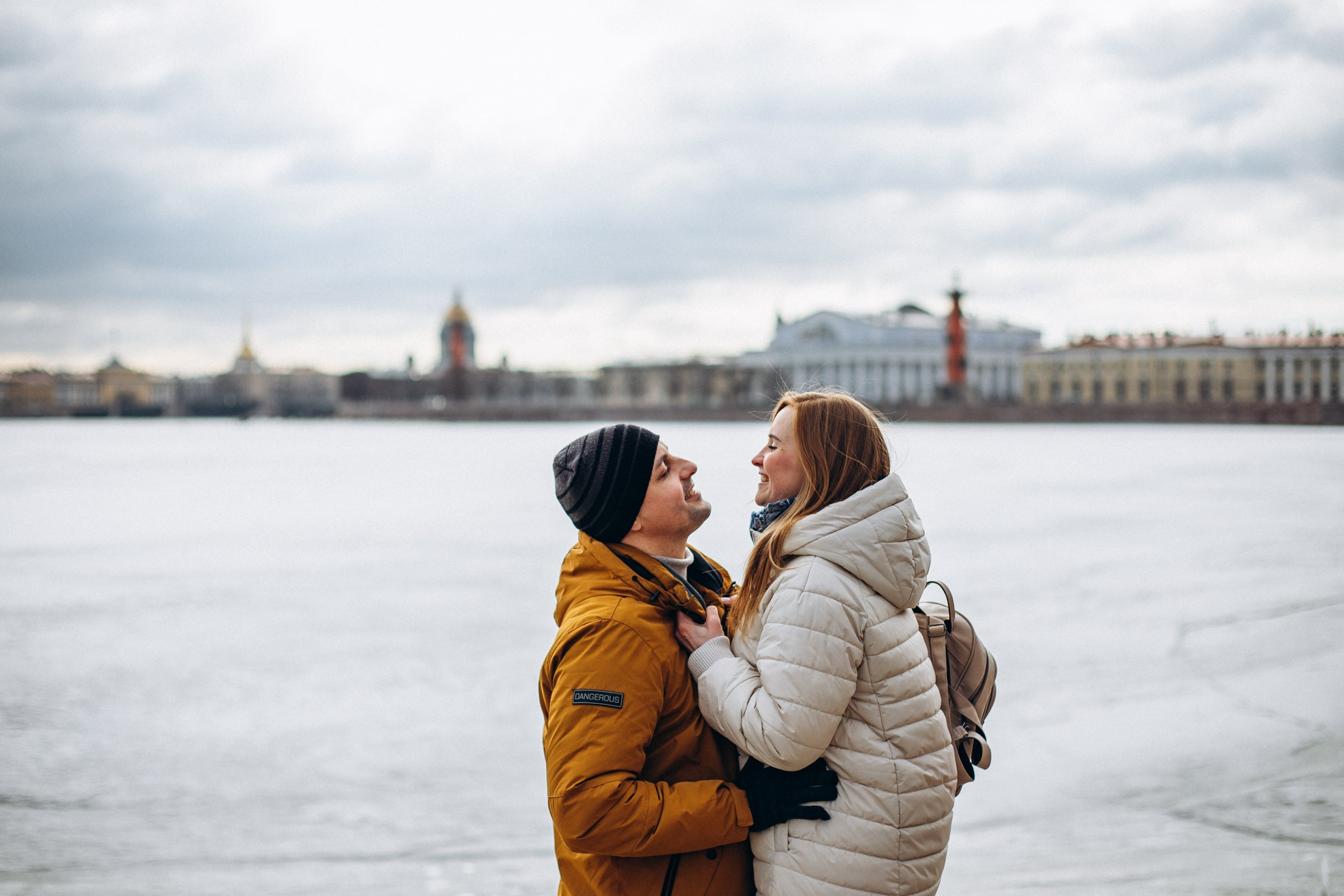 Виктор и Марина в марте. Фотопрогулка в Петербурге. Индивидуальный и семейный фотограф в Санкт-Петербурге