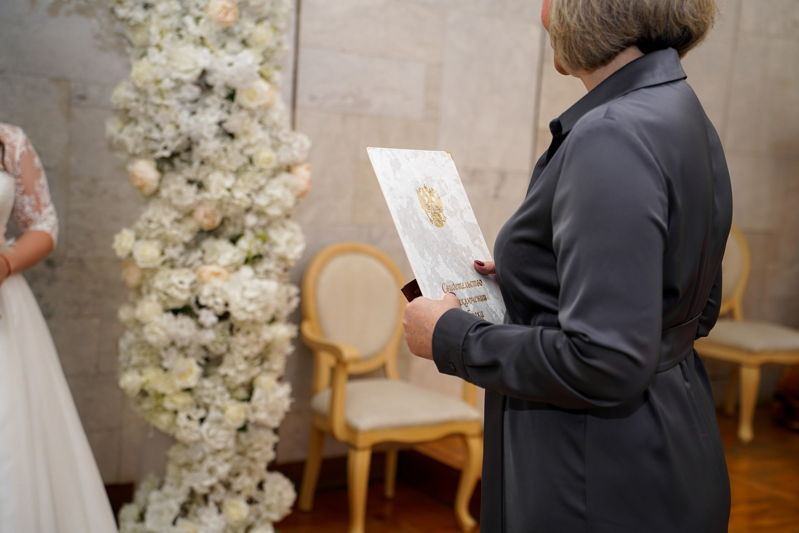 Свадебная фотосессия в Кировском ЗАГСе в Ростове-на-Дону. Фотограф Алёна Чёботова. Свадебный фотограф в Ростове-на-Дону. Таинство Крещения и Венчания, семейные фотосессии. Алёна Чёботова