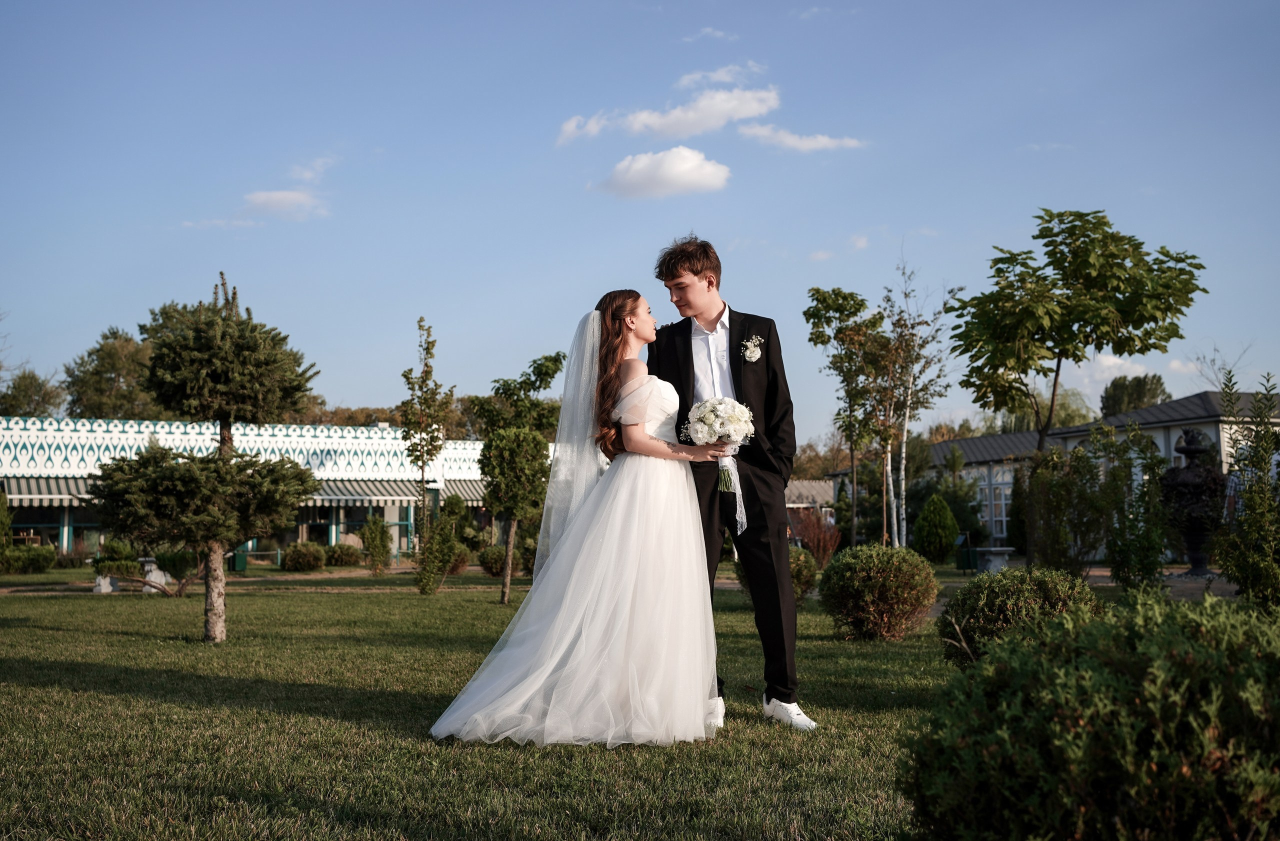 Свадебная фотосессия на территории ресторана «Донские Зори». Фотограф Алёна Чёботова. Свадебный фотограф в Ростове-на-Дону. Таинство Крещения и Венчания, семейные фотосессии. Алёна Чёботова