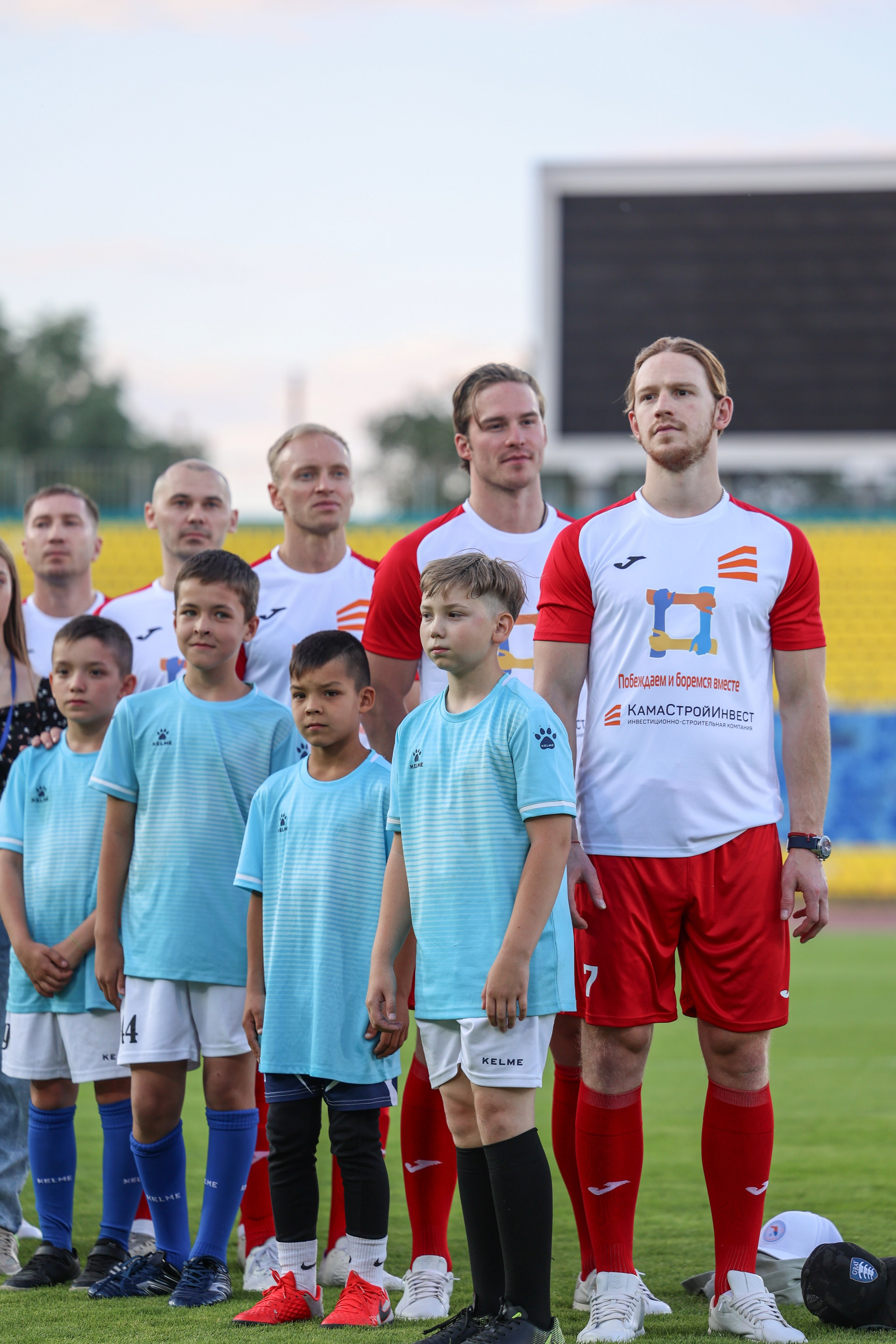 Благотворительный футбольный матч Друзья Бурмистрова vs ФК Fight Nights. Спортивный репортажный фотограф Казань Нафис Сиразетдинов