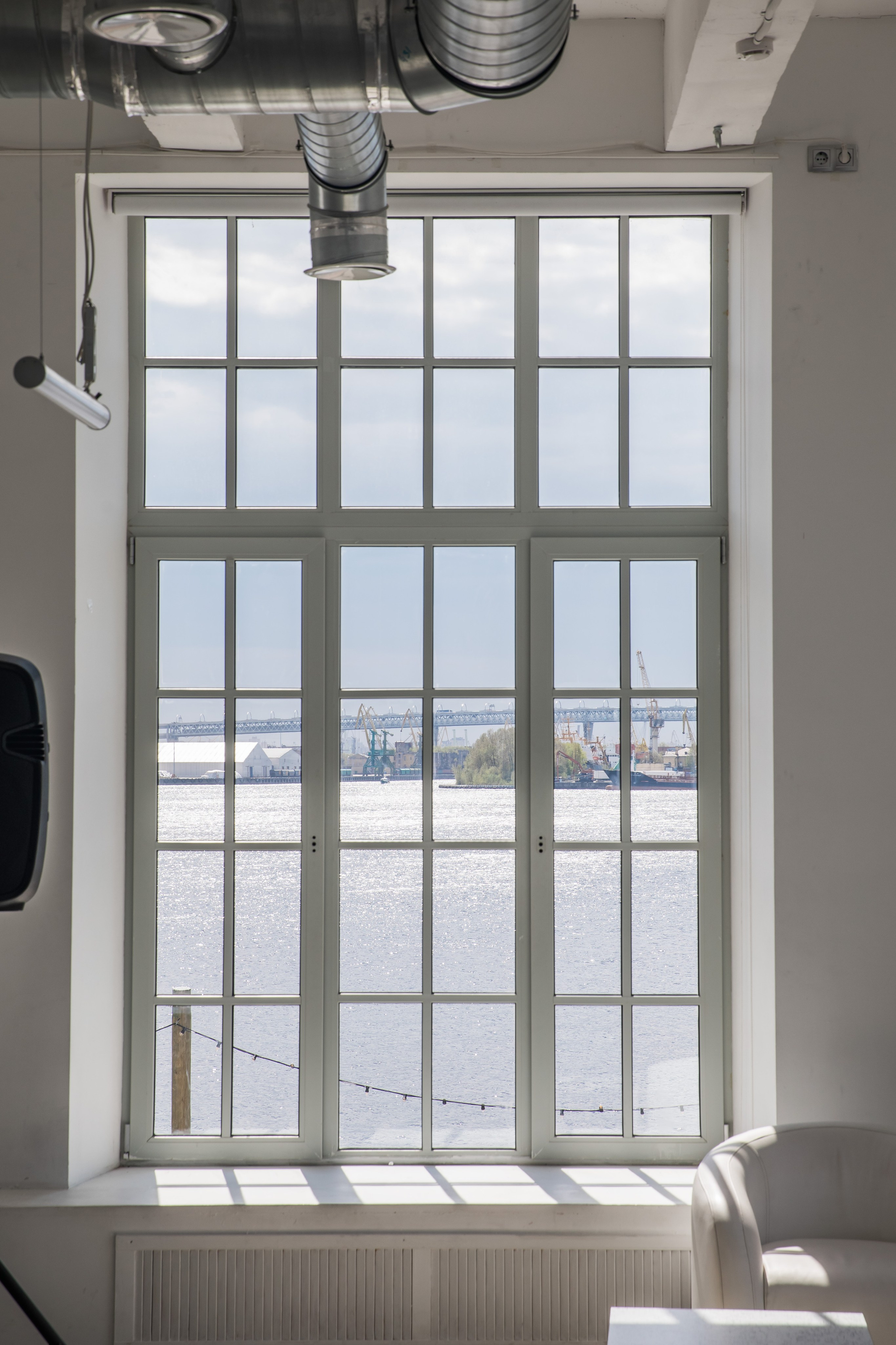 Mr. White (лето). Аренда лофта в СПб для мероприятий