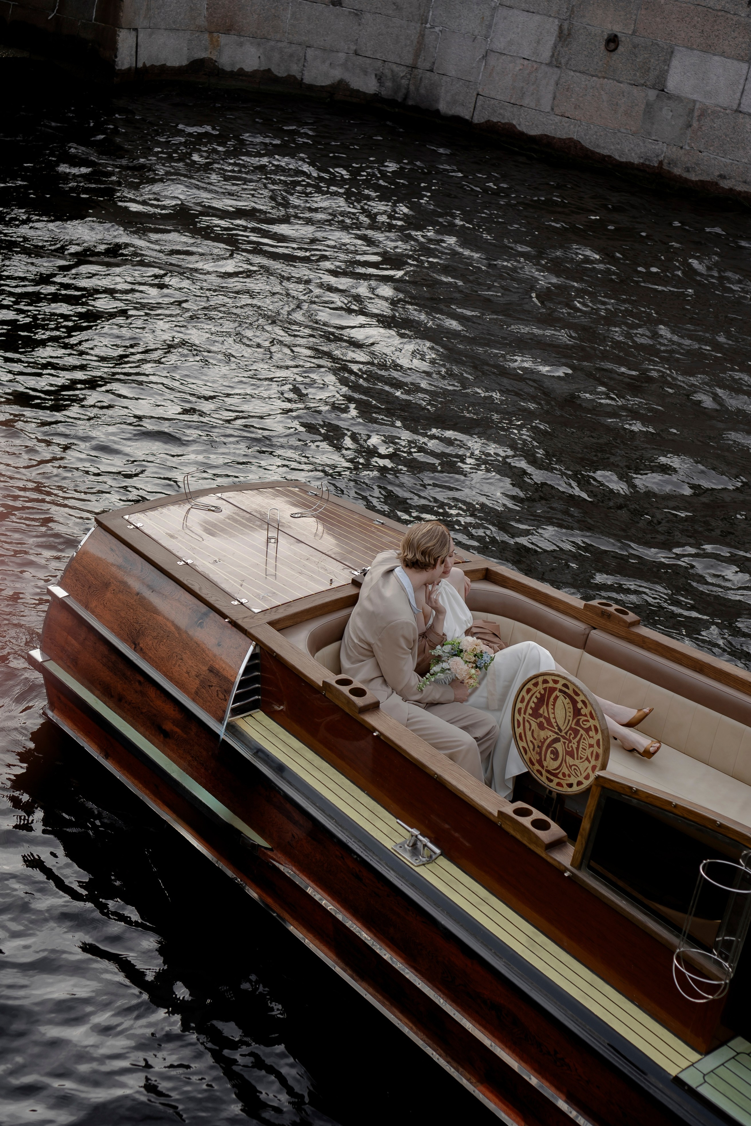 СВАДЕНБНАЯ СЬЕМКА НА КАТЕРЕ ПО КАНАЛАМ САНКТ-ПЕТЕРБУРГА И В АКВАТОРИИ НЕВЫ. Профессиональный фотограф, Санкт-Петербург — Виктория Богомолова