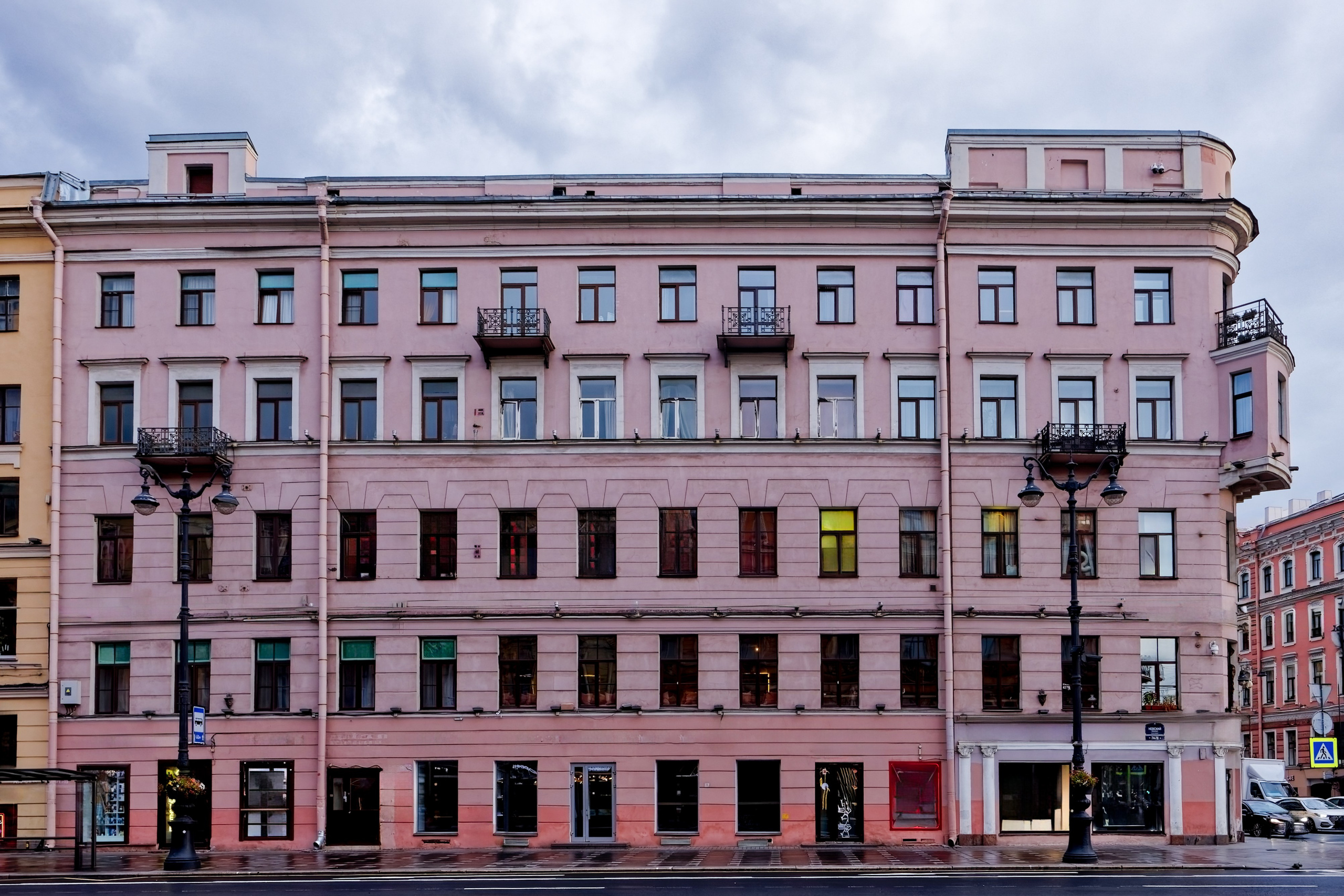 Санкт-Петербург, Невский проспект, дом 76 (Литейный проспект, дом 63). Доходный дом Кекина, 1810 год. Архитектор неизвестен. 1877 год - Василий Михайлович Некора (перестройка). 