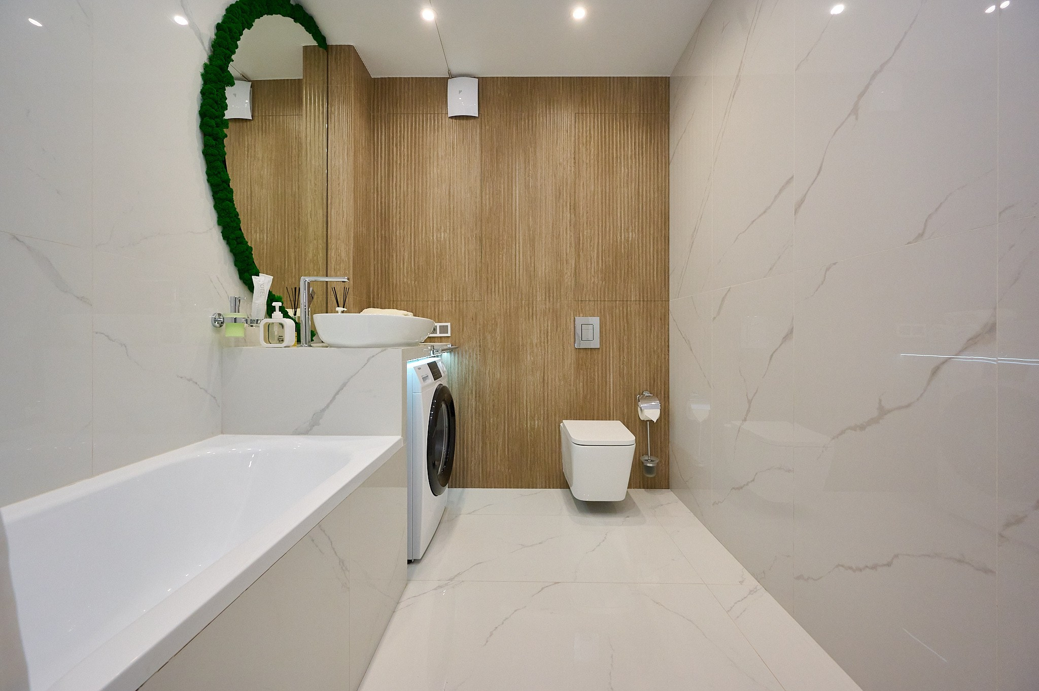 ванная комната светлые плиты раковина зеркало санузел 