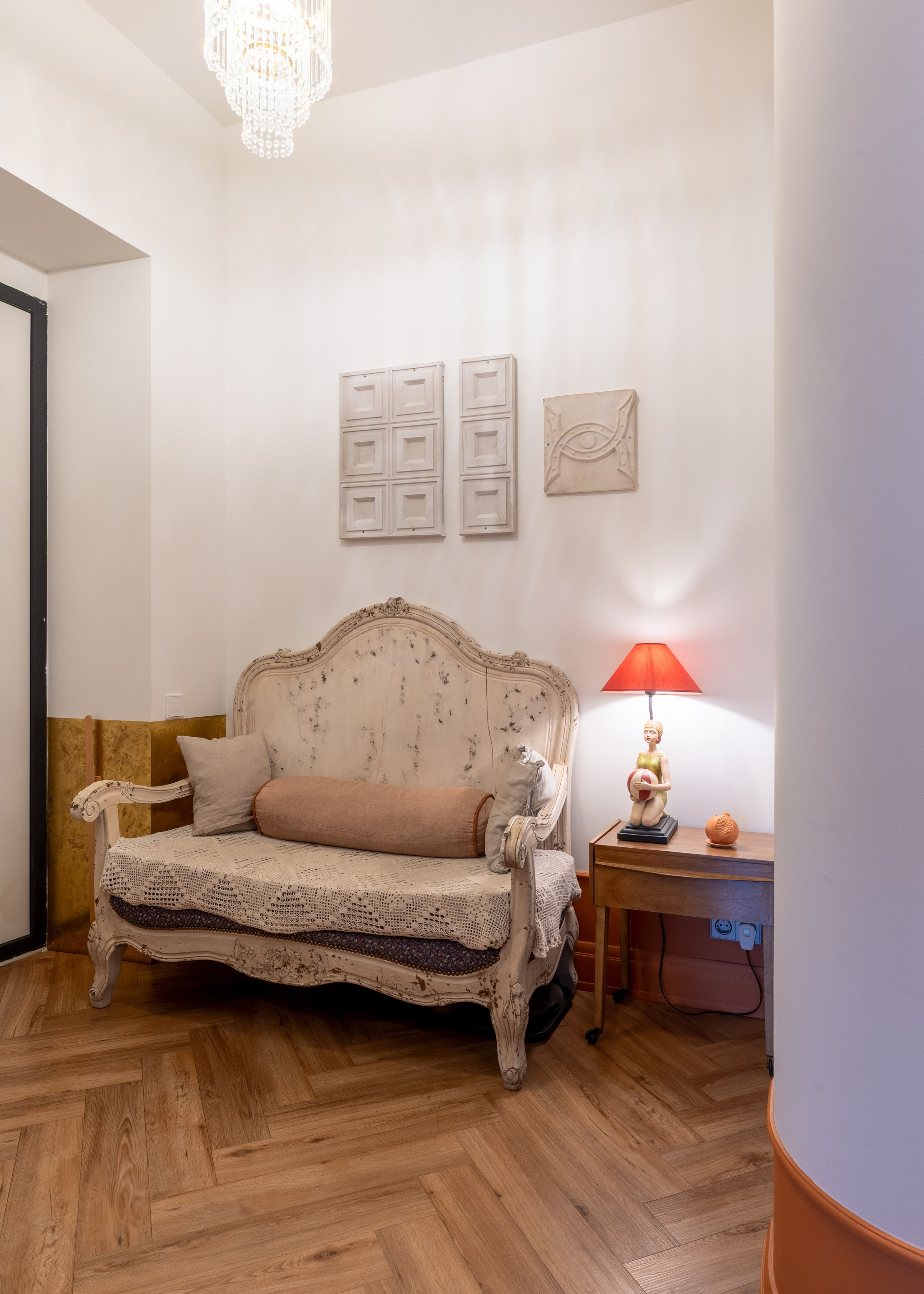 Освещение и тени в пространстве квартиры, интерьерная съёмка.