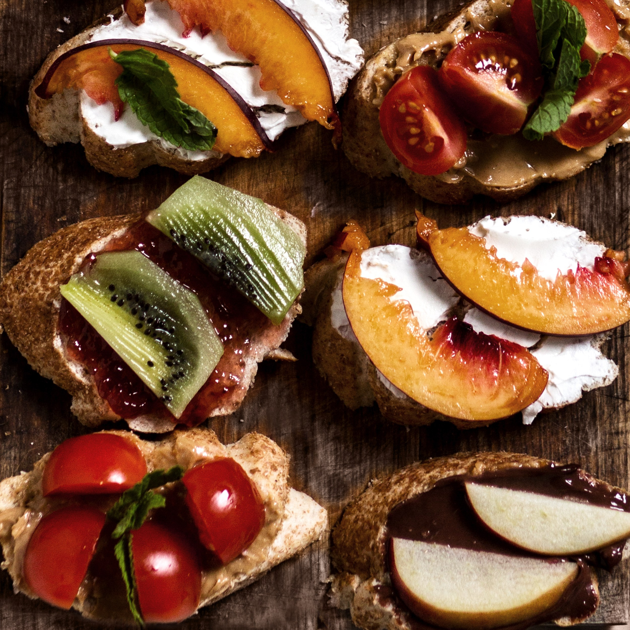 бутерброды с сыром и фруктами