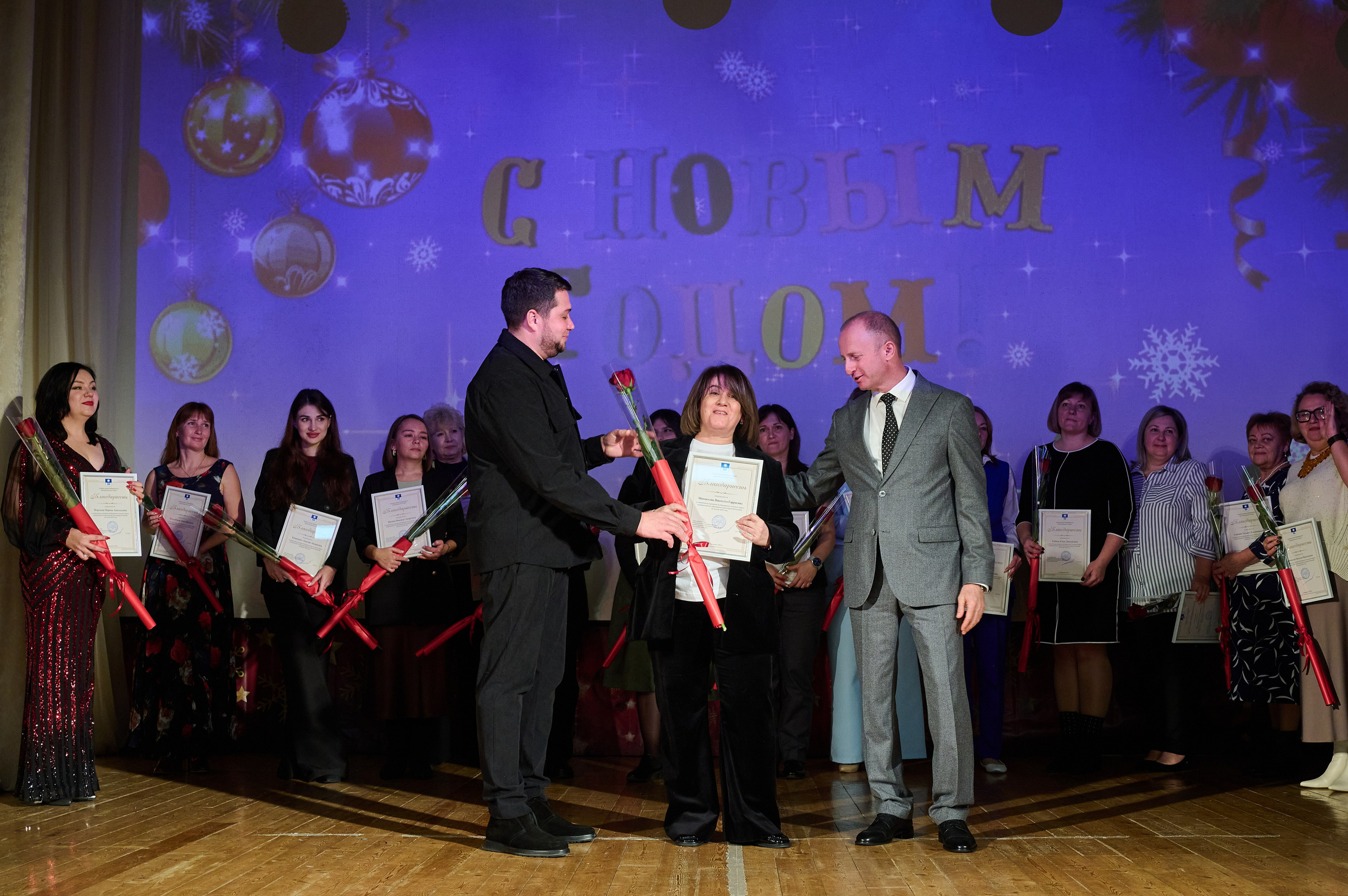 Концерт НГ В ДК. Жизнь курорта Кабардинка в фотографиях