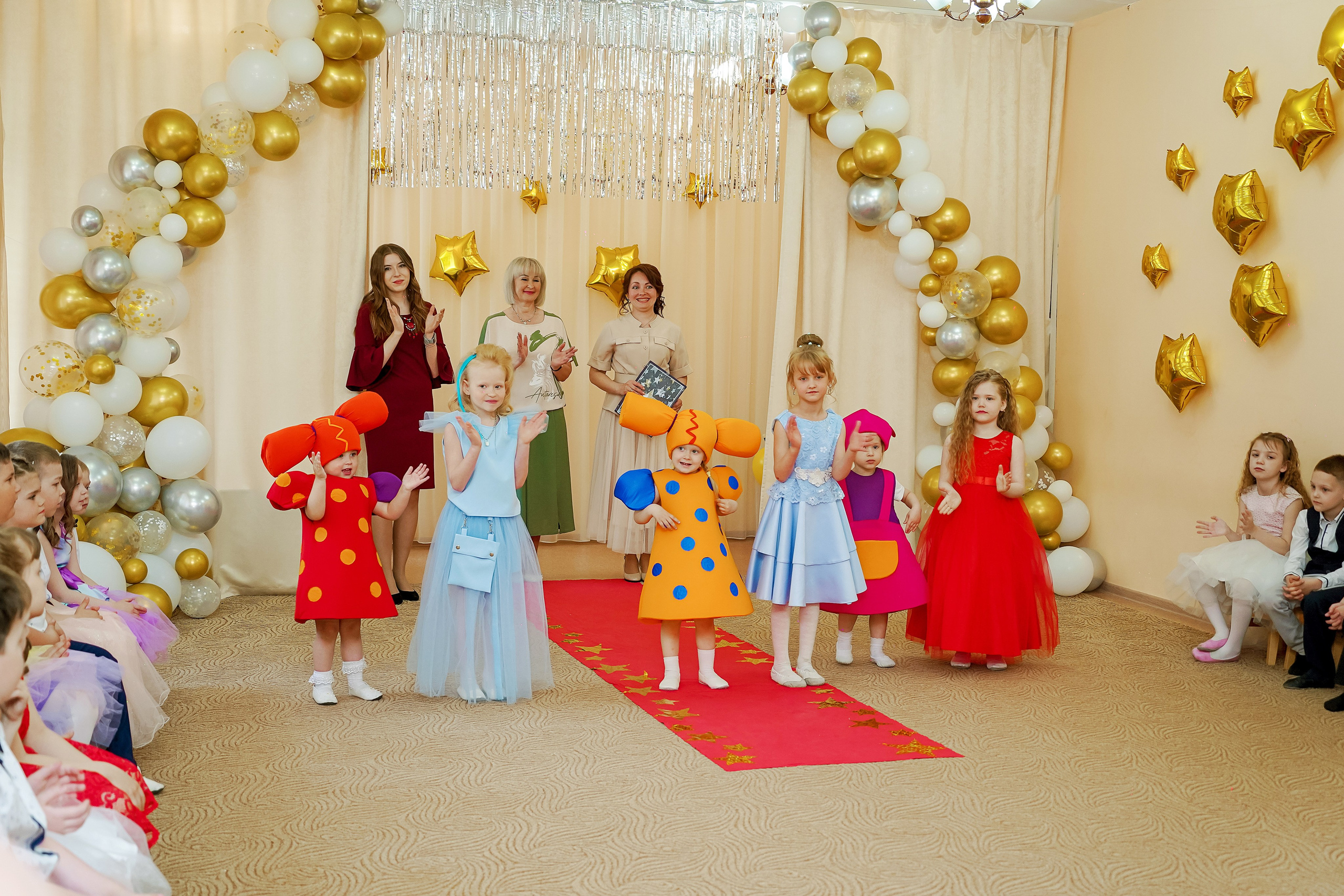 Фотосъемка видеосъёмка фотограф видеооператор новогодних утренников  в. Фотограф, видеооператор Нина Коршунова