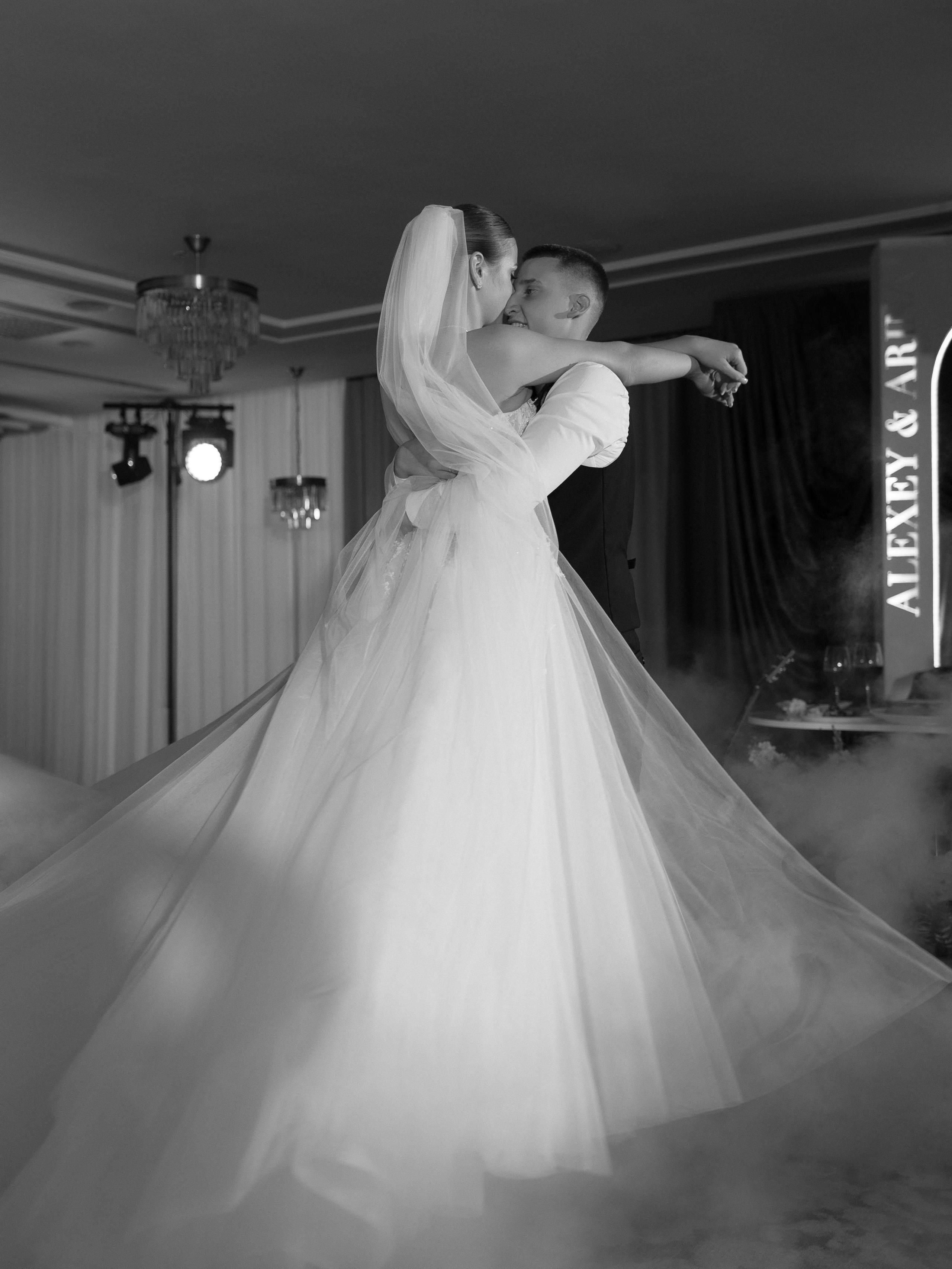 АРИНА И ЛЕША. ЧЕЛСИТИ. Свадебный и индивидуальный фотограф в Челябинске Евгения Негодяева