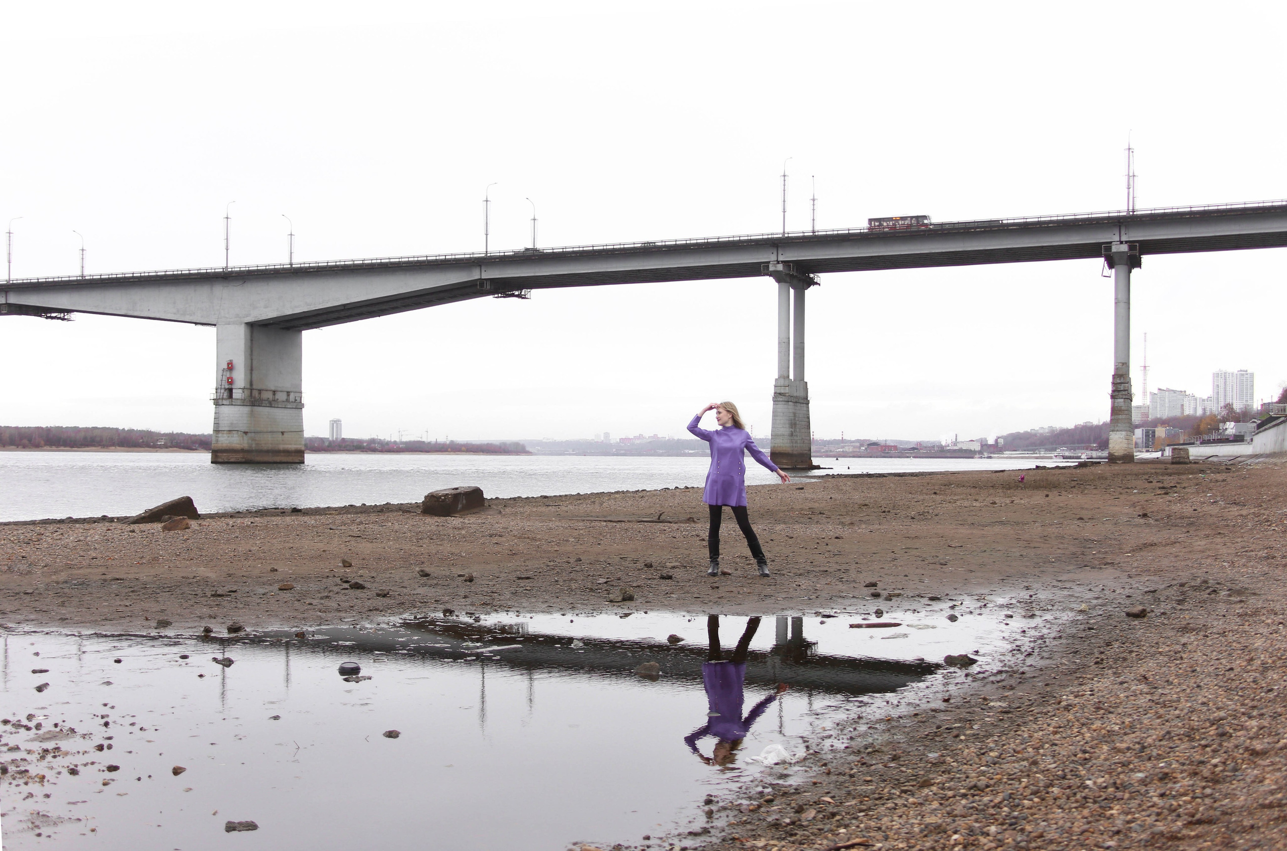 Маша на набережной. Часть 2. Фотограф Пермь. Фотосессия в фотостудии Перми и на свежем воздухе