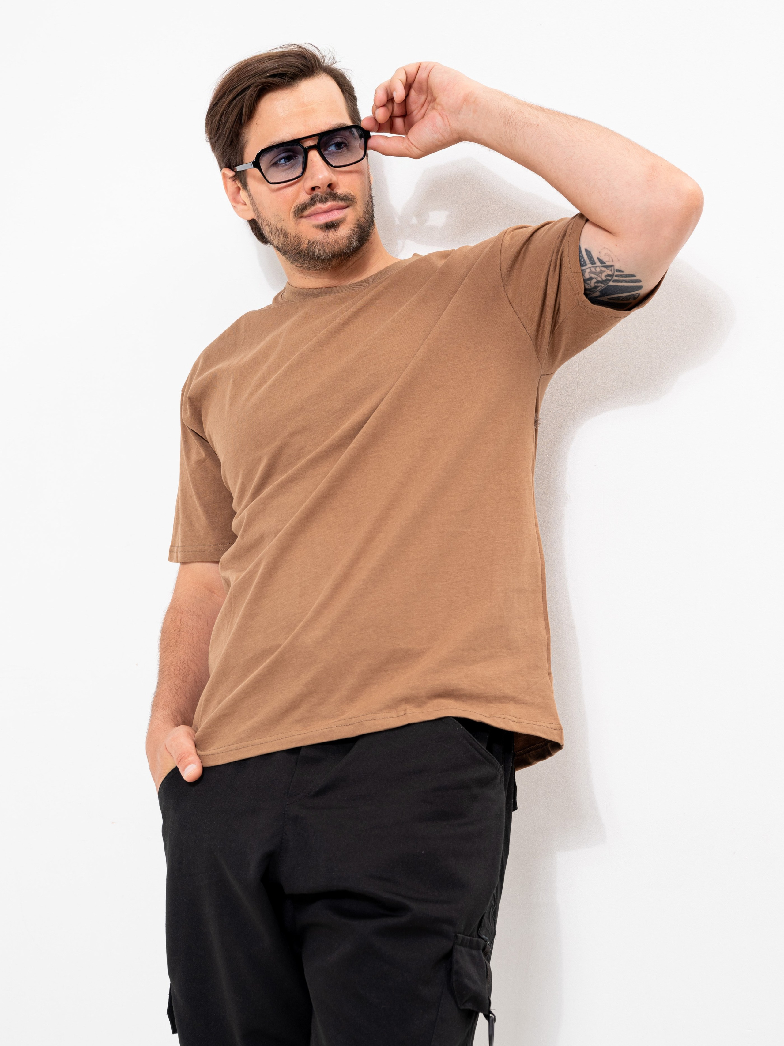 Валентин — модель для маркетплейсов. ТМ Продакшн — Съемка для маркетплейсов в Москве