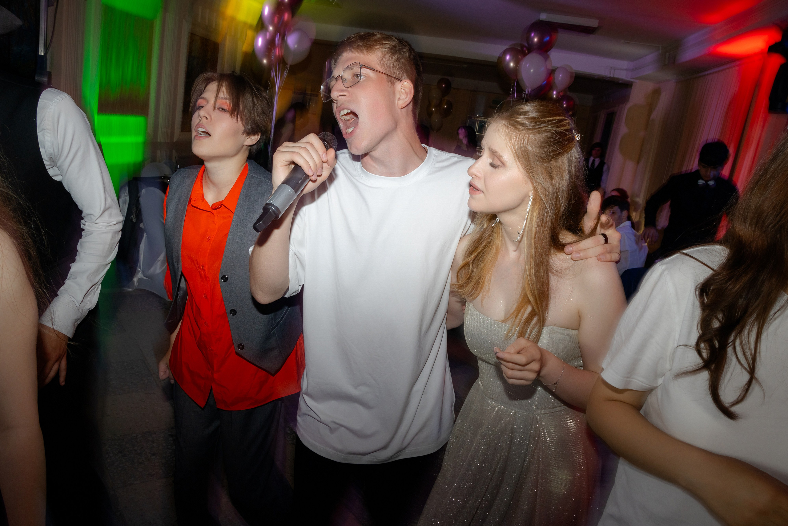 Школьный выпускной 2024 год в Соколе (Минск). Свадебный фотограф в Минске/Беларуси Сергей Спиридонов
