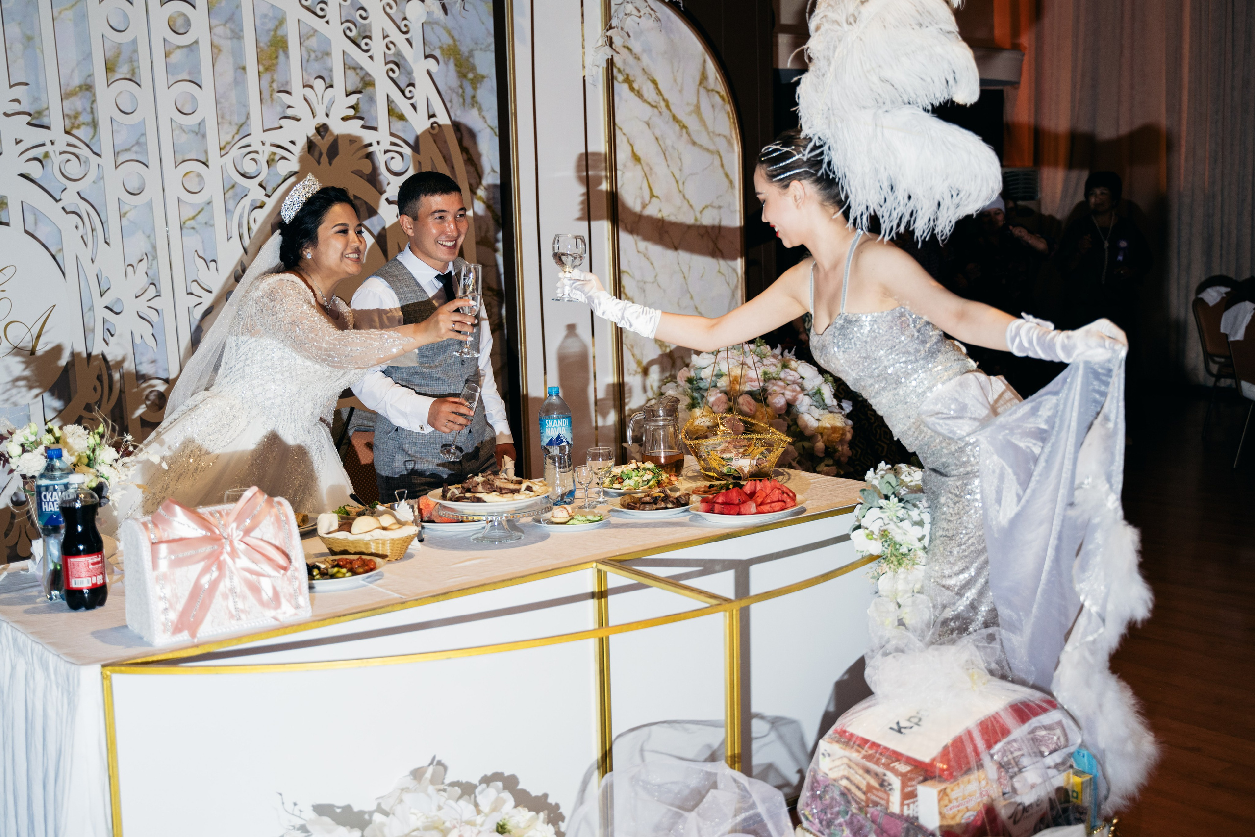 Ерлан и Айгера. Свадебный день. Отбор. ДК Орджоникидзе. Семейный и свадебный фотограф Молодзяновская Елена