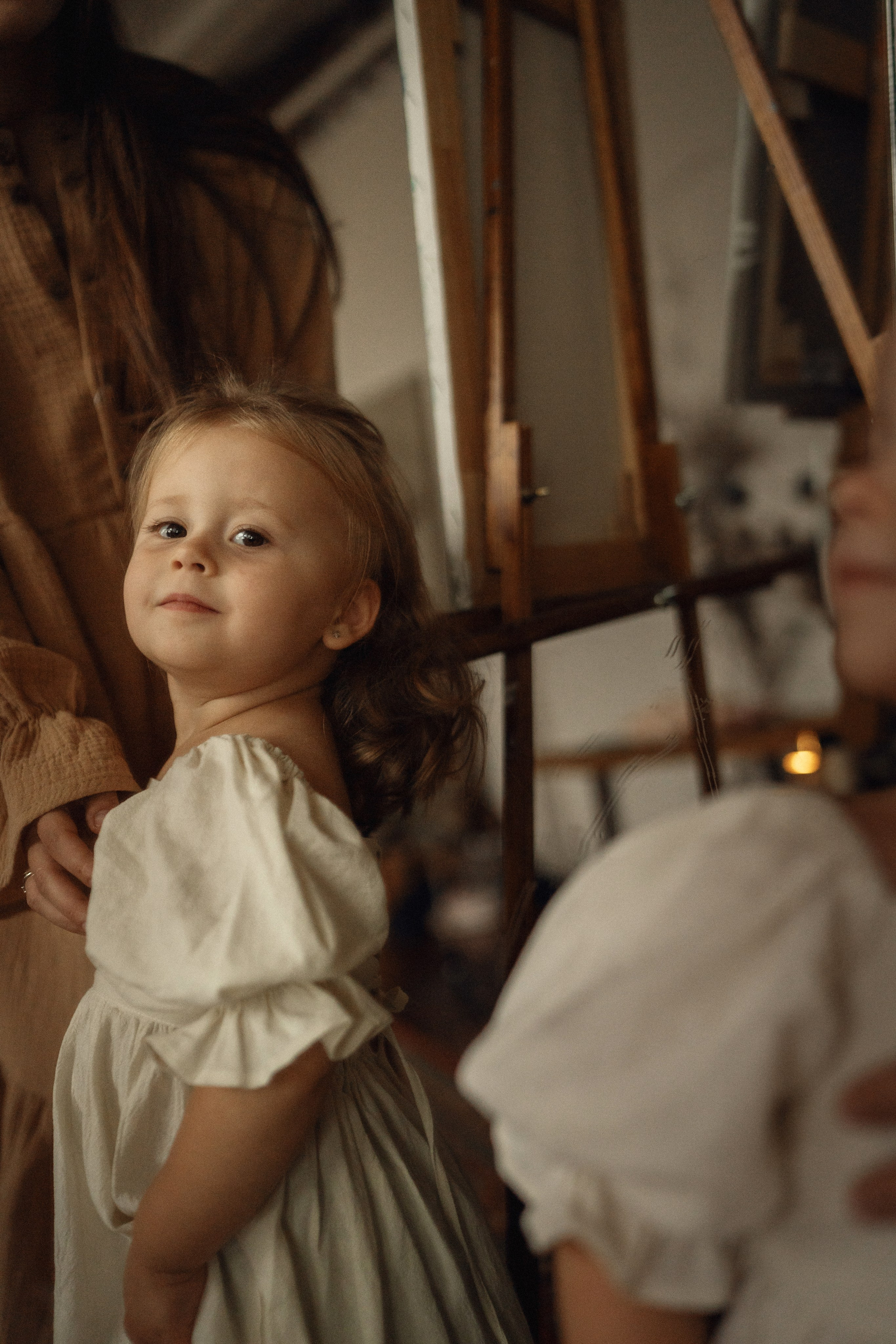 В мастерской художника. Семейный фотограф Москва. Фотограф беременности и материнства Москва