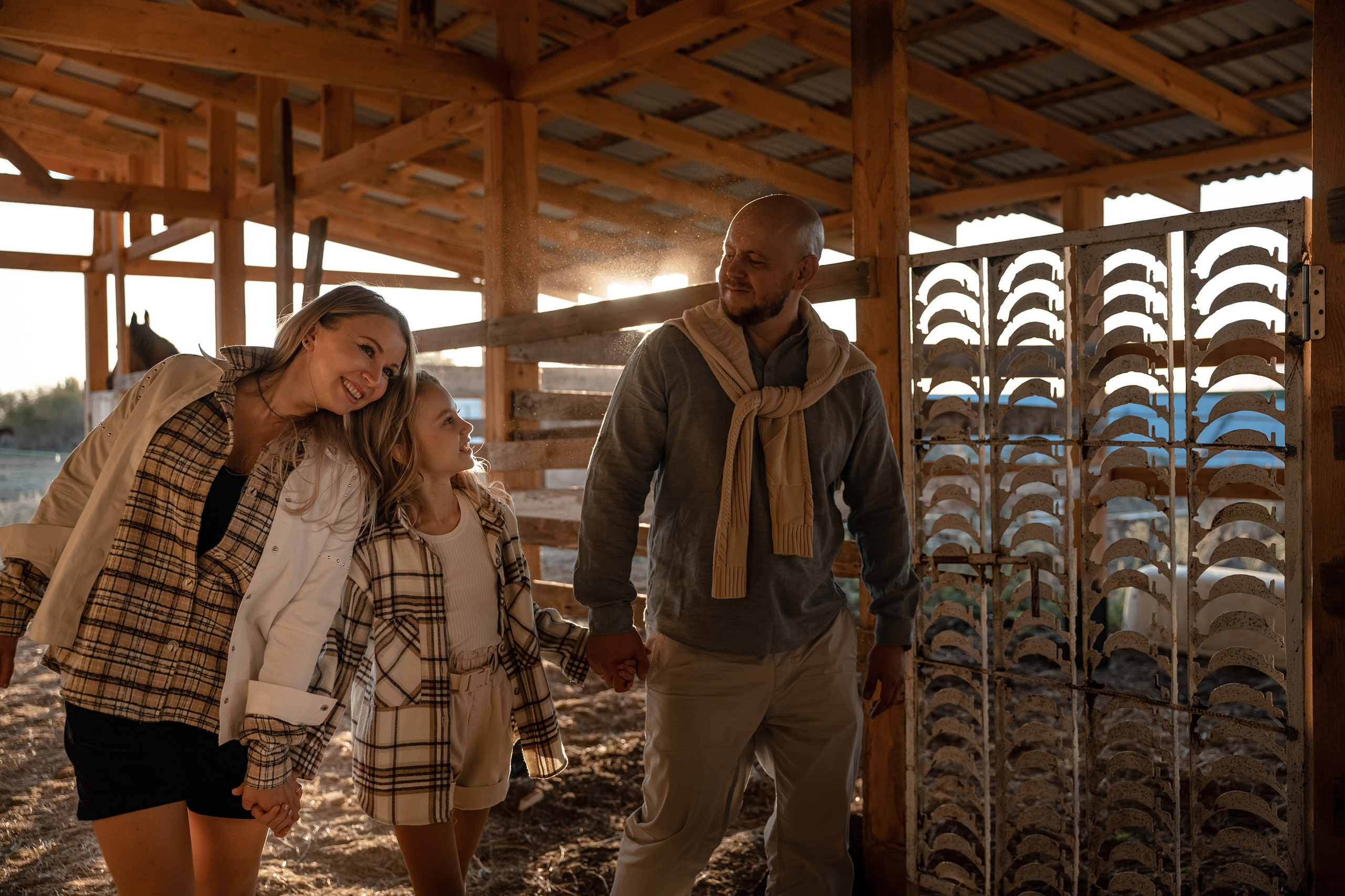 Татьяна с семьёй. Съёмка в конюшне. Татьяна Мирзоян