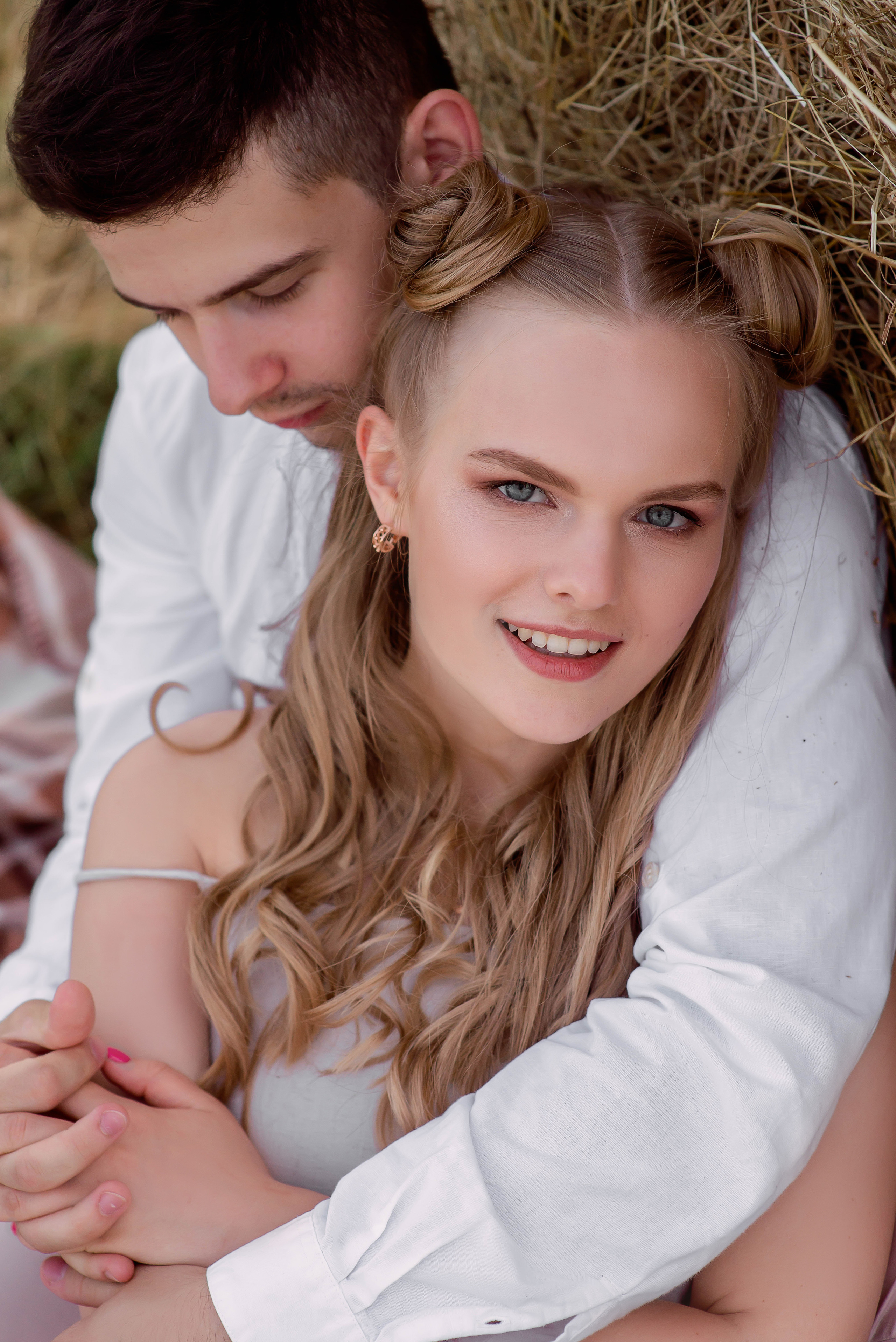 Фотосессия пары в поле. Свадебный фотограф  Калининград | Москва|