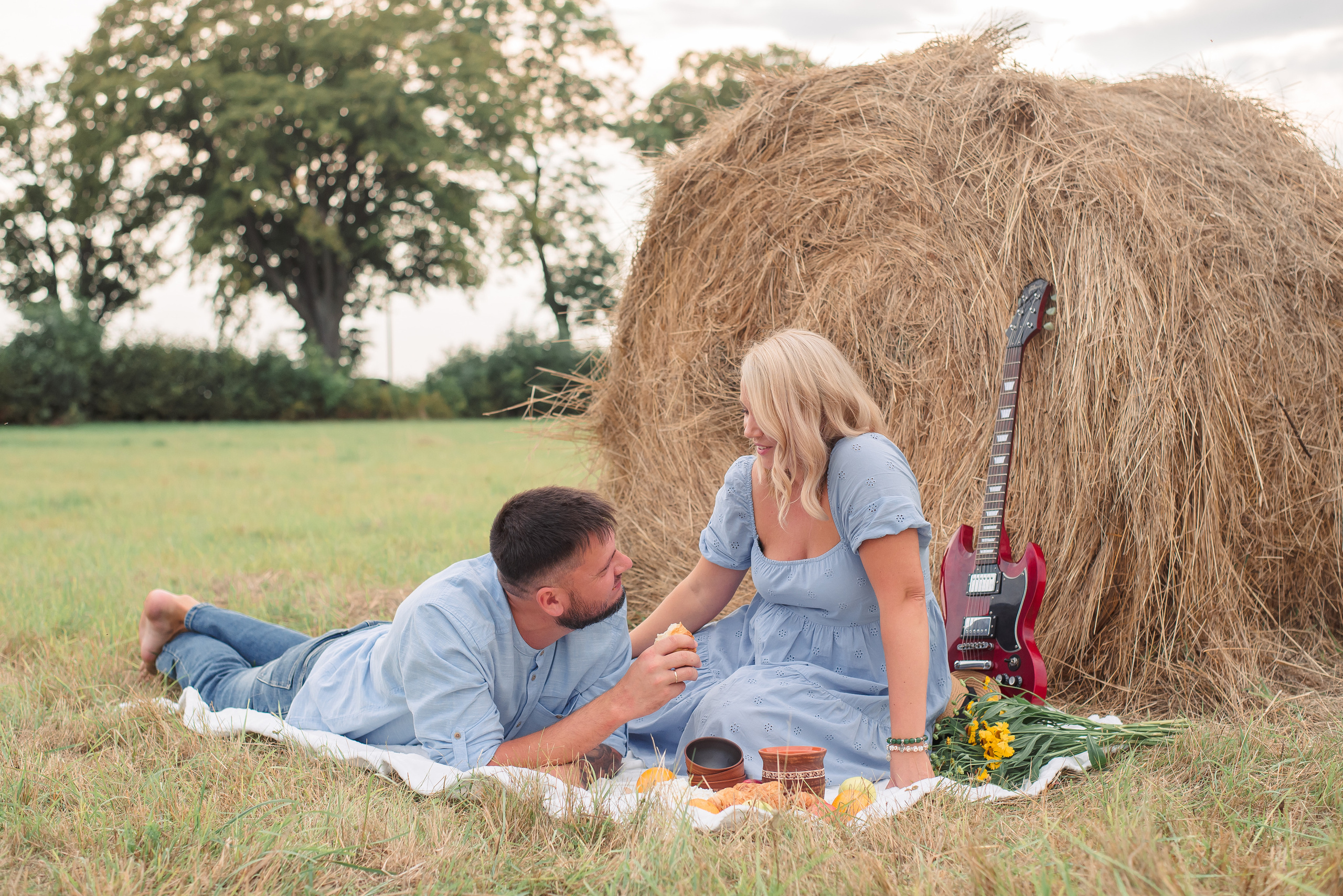Фотосессия в стогах сена. Свадебный фотограф  Калининград | Москва|