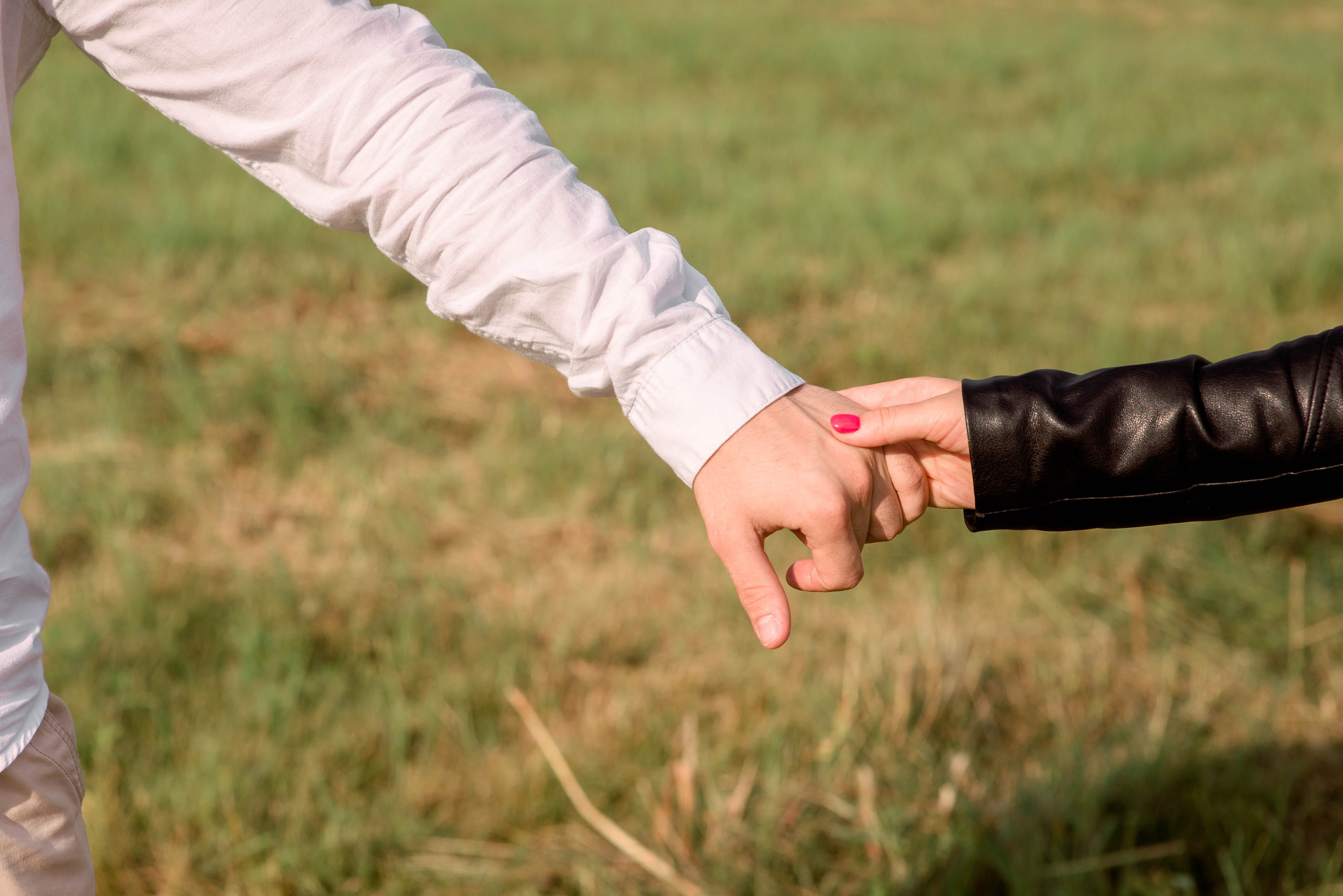 Фотосессия пары в поле. Свадебный фотограф  Калининград | Москва|