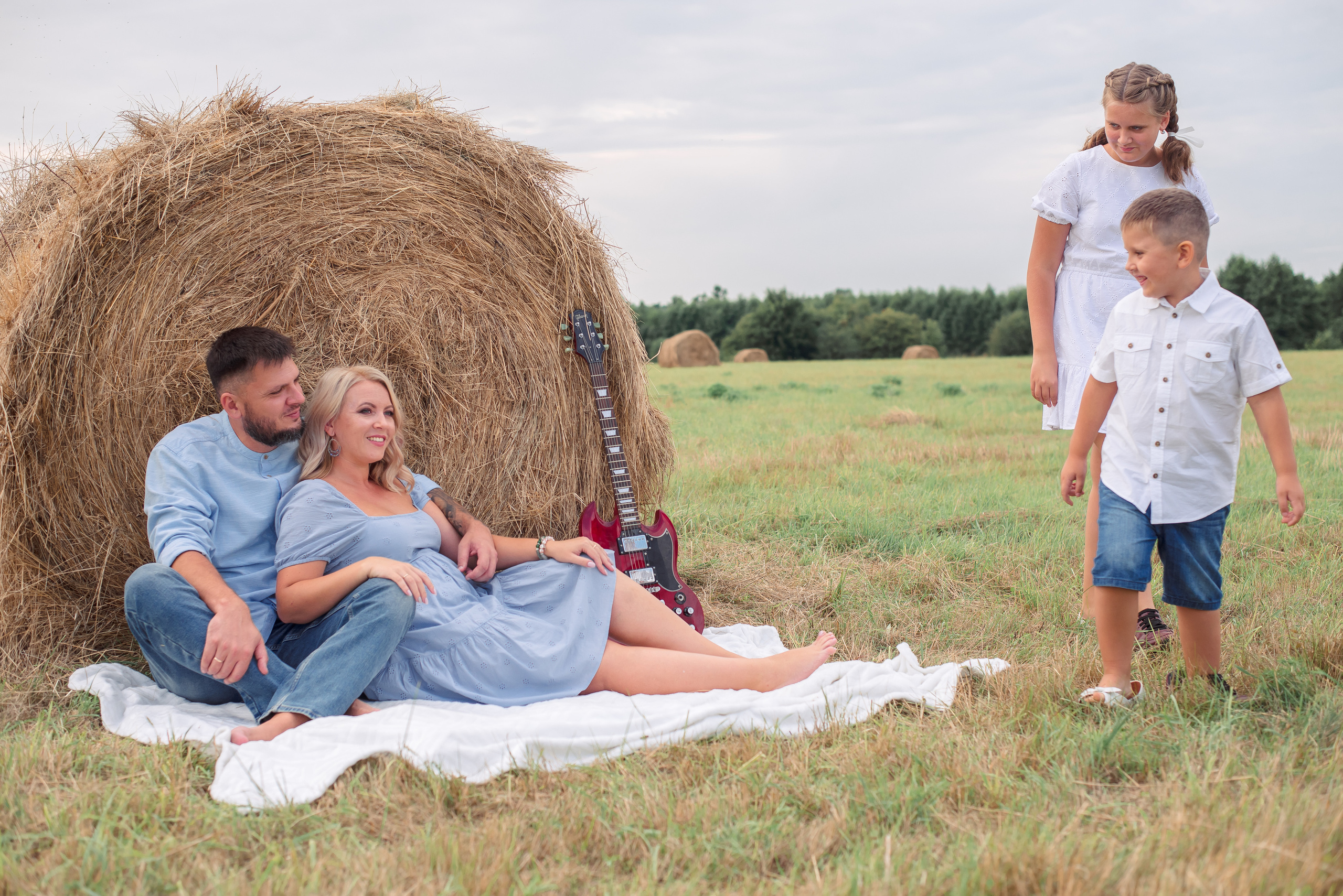 Фотосессия в стогах сена. Свадебный фотограф  Калининград | Москва|