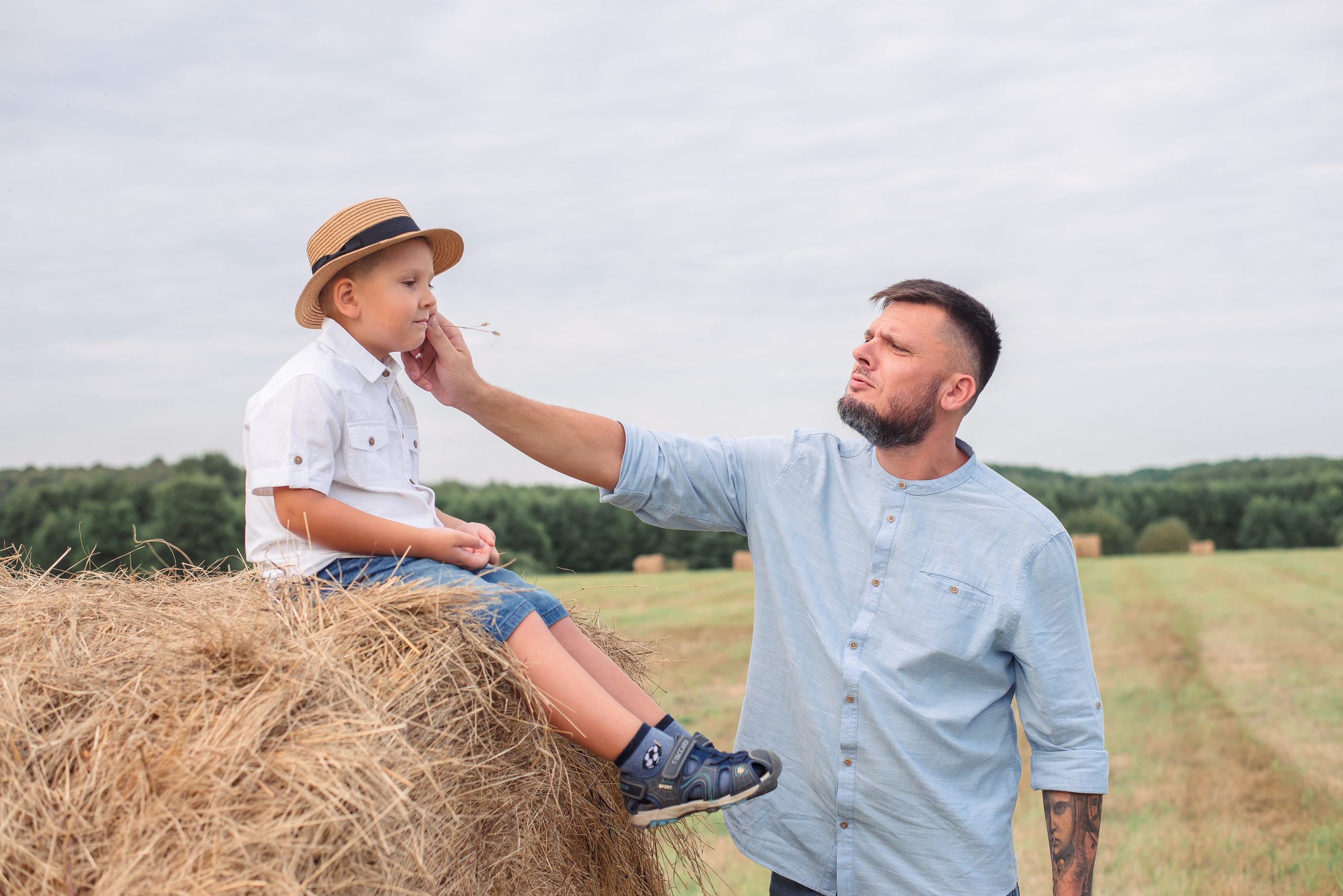 Фотосессия в стогах сена. Свадебный фотограф  Калининград | Москва|