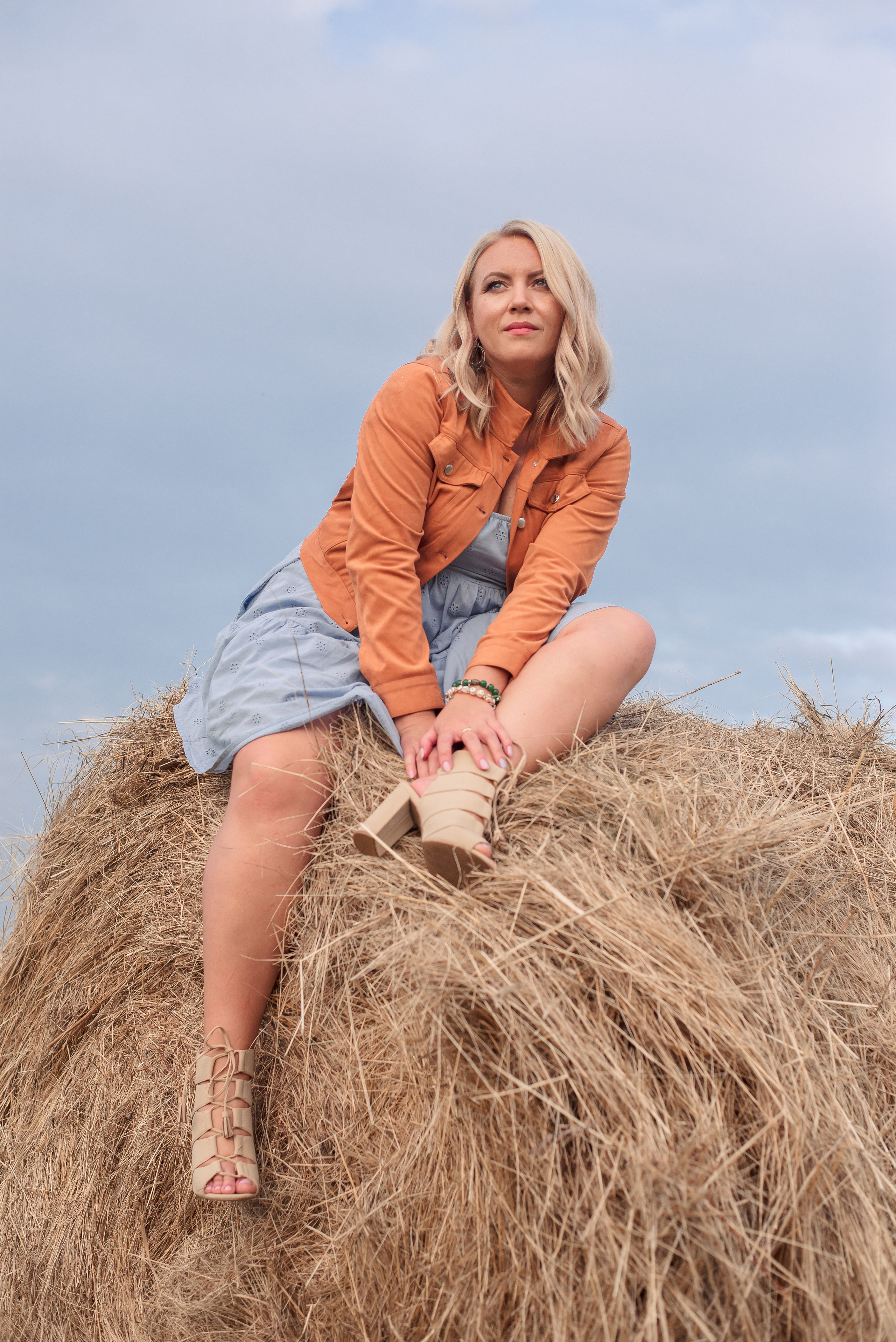 Фотосессия в стогах сена. Свадебный фотограф  Калининград | Москва|