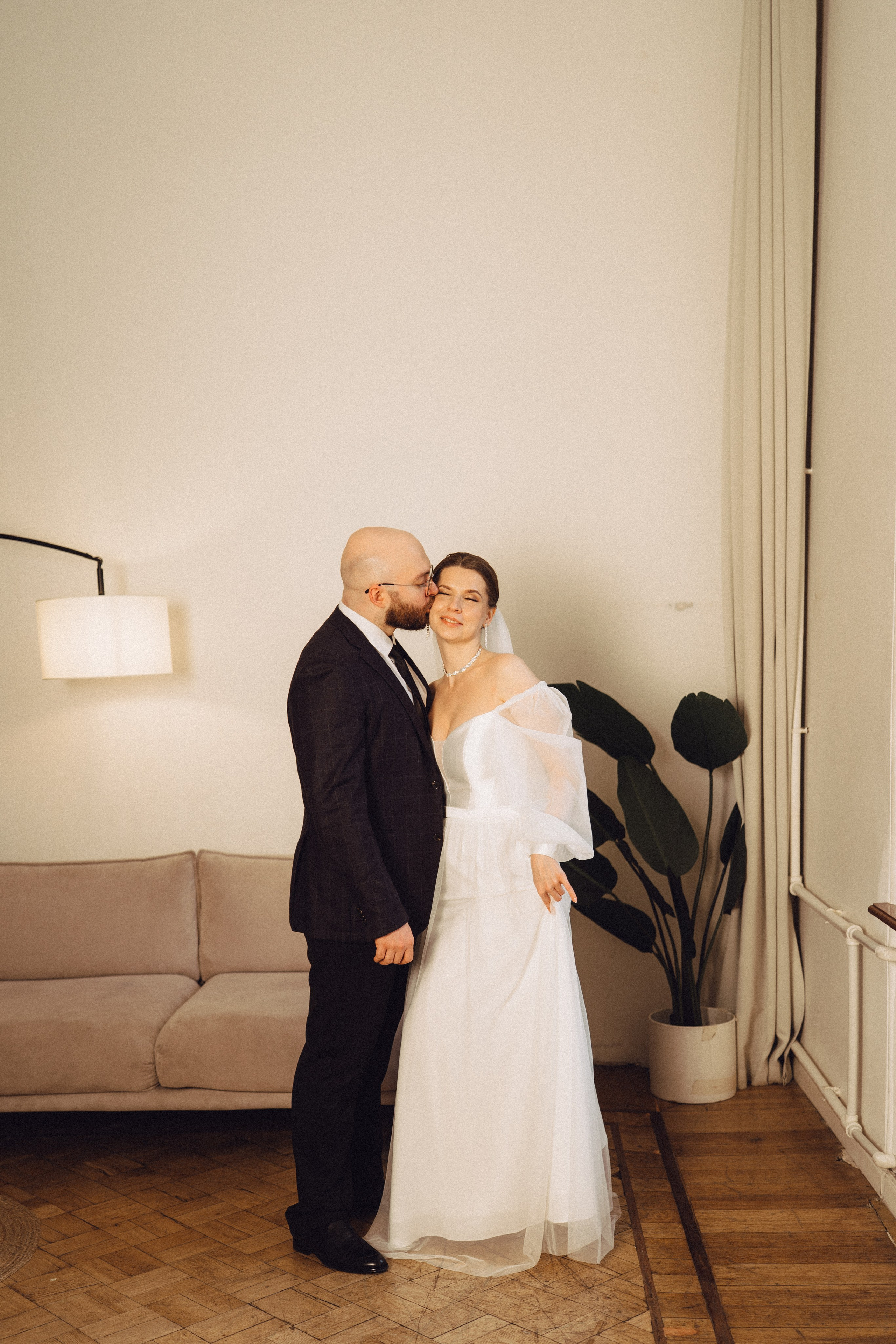 СВАДЕБНАЯ СЬЕМКА ВО ВТОРОМ ДВОРЦЕ (ДЕКАБРЬ) ТАКЖЕ СЬЕМКА В СТУДИИ НА ЧЕРНЫШЕВСКОЙ. Профессиональный фотограф, Санкт-Петербург — Виктория Богомолова