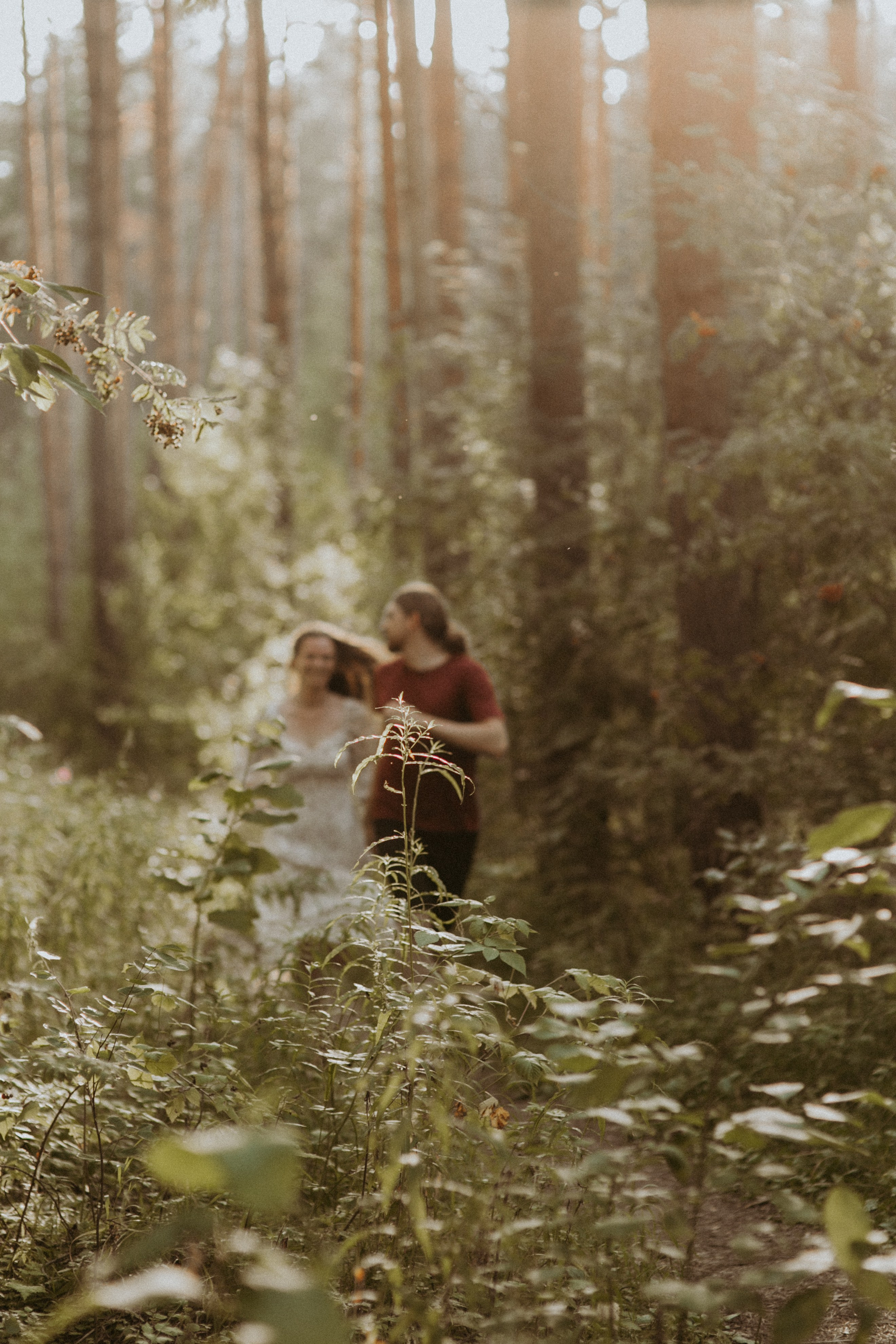 Атмосферная съемка Маши и Лёши в лесу наедине с природой. Свадебный и репортажный фотограф в Ярославле и Санкт-Петербурге Роман Микрюков