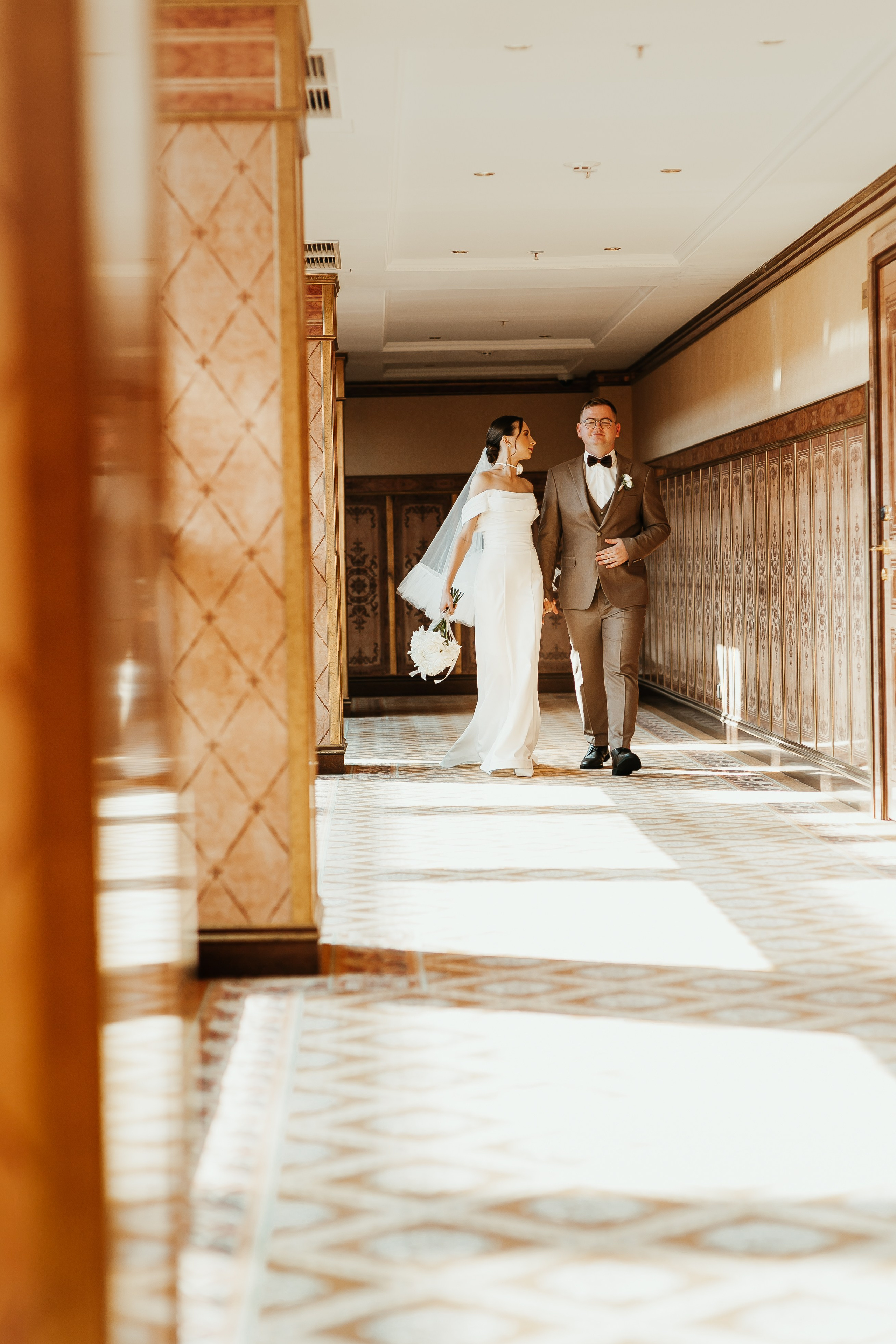 Свадебная осенняя фотосессия Ивана и Лидии в городе. Свадебный и репортажный фотограф в Ярославле и Санкт-Петербурге Роман Микрюков