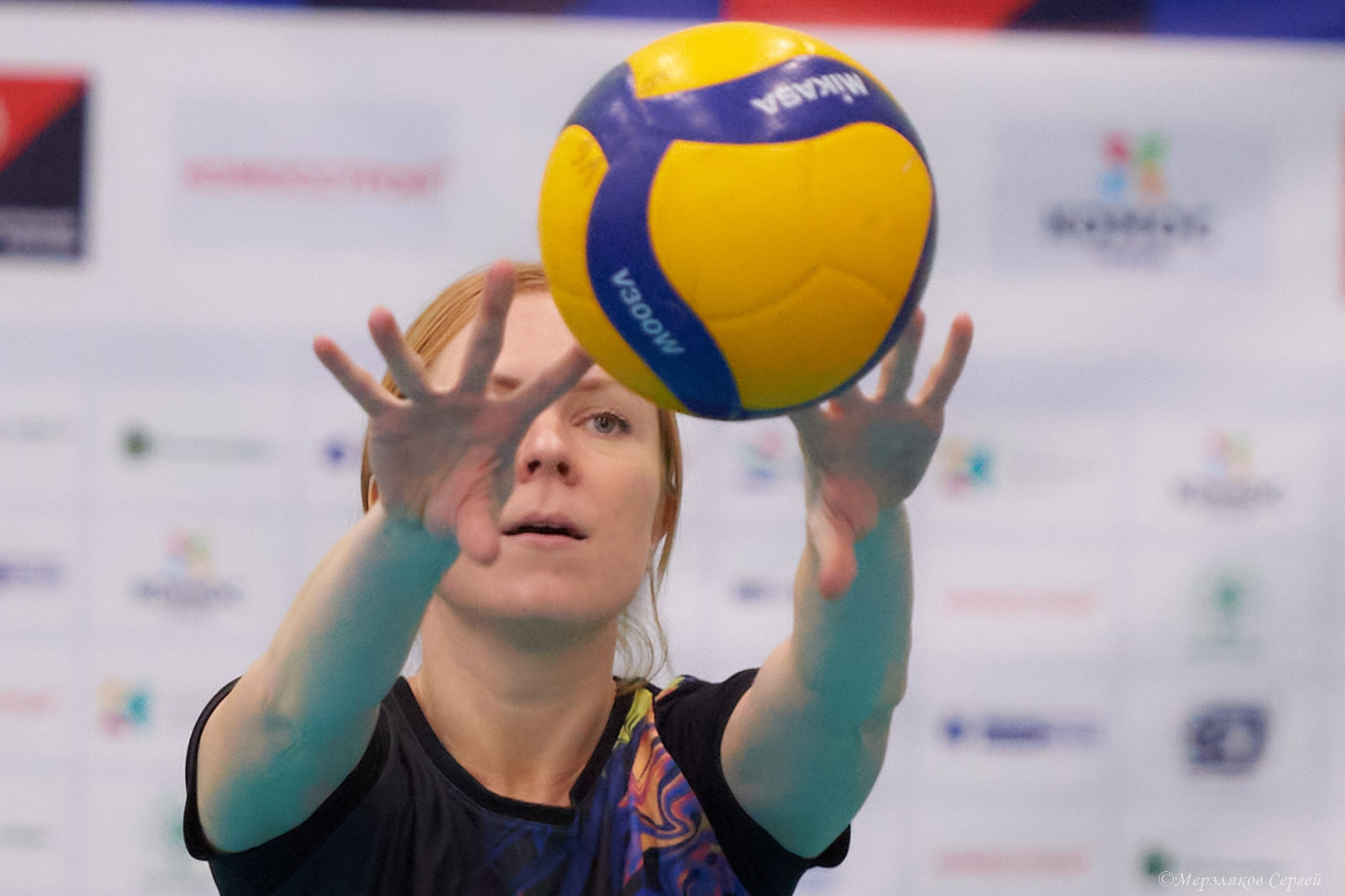 Новогодний волейбольный турнир. Ижевск. 16.12.23. Спортивный репортажный фотограф в Ижевске Сергей Мерзляков