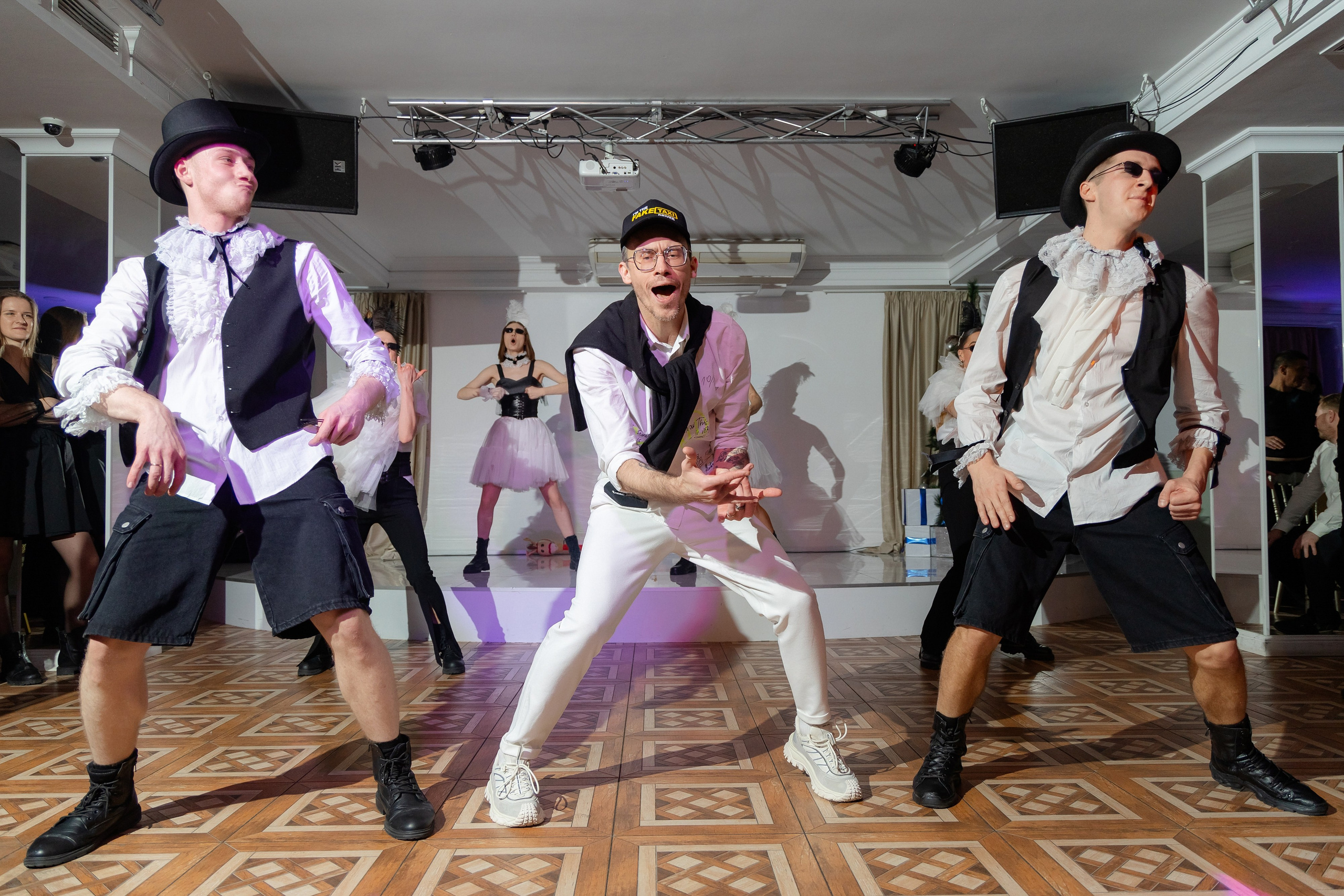 Корпоративная фотосъемка для кафе GARAGE | Новый год 2025 | Минск. Свадебный фотограф в Минске/Беларуси Сергей Спиридонов