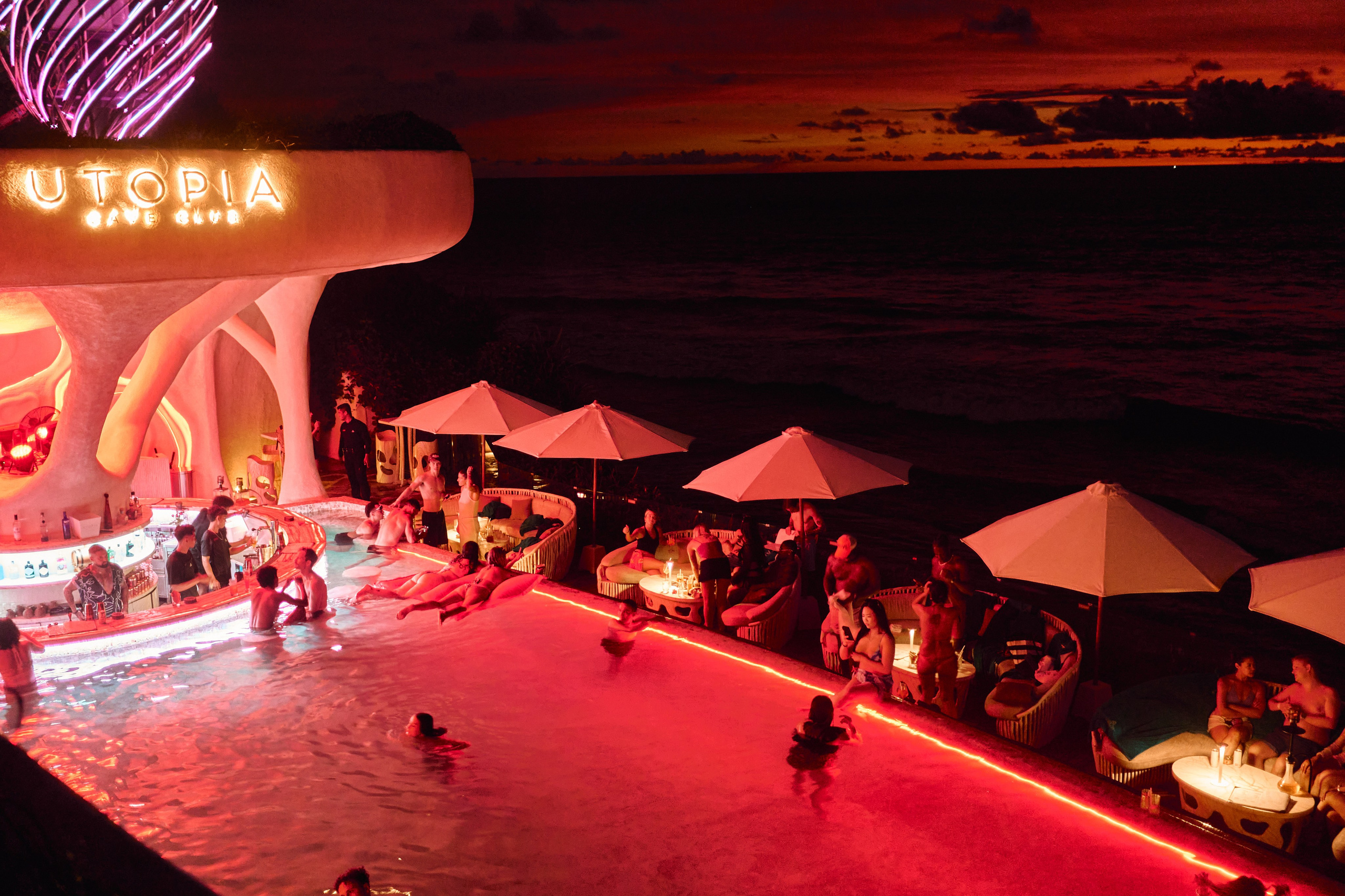 NuanuNight. See the moment and catche. commercial and reportage