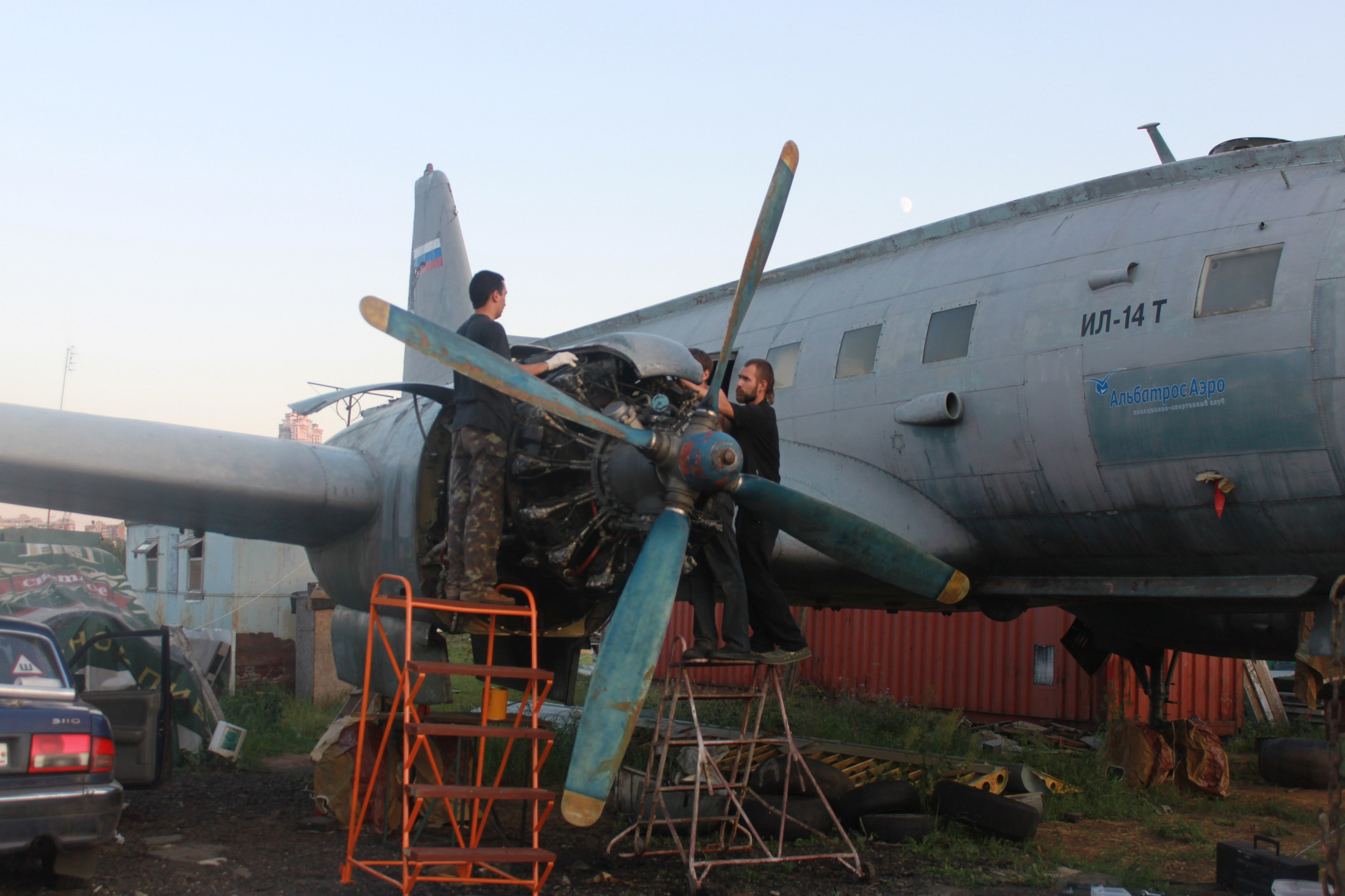 Ил-14Т «Голубая Мечта» работы в Тушино (2011 г.). Фотоальбом показывающий увлекательный мир авиации и мир медведей Андрея Иванова