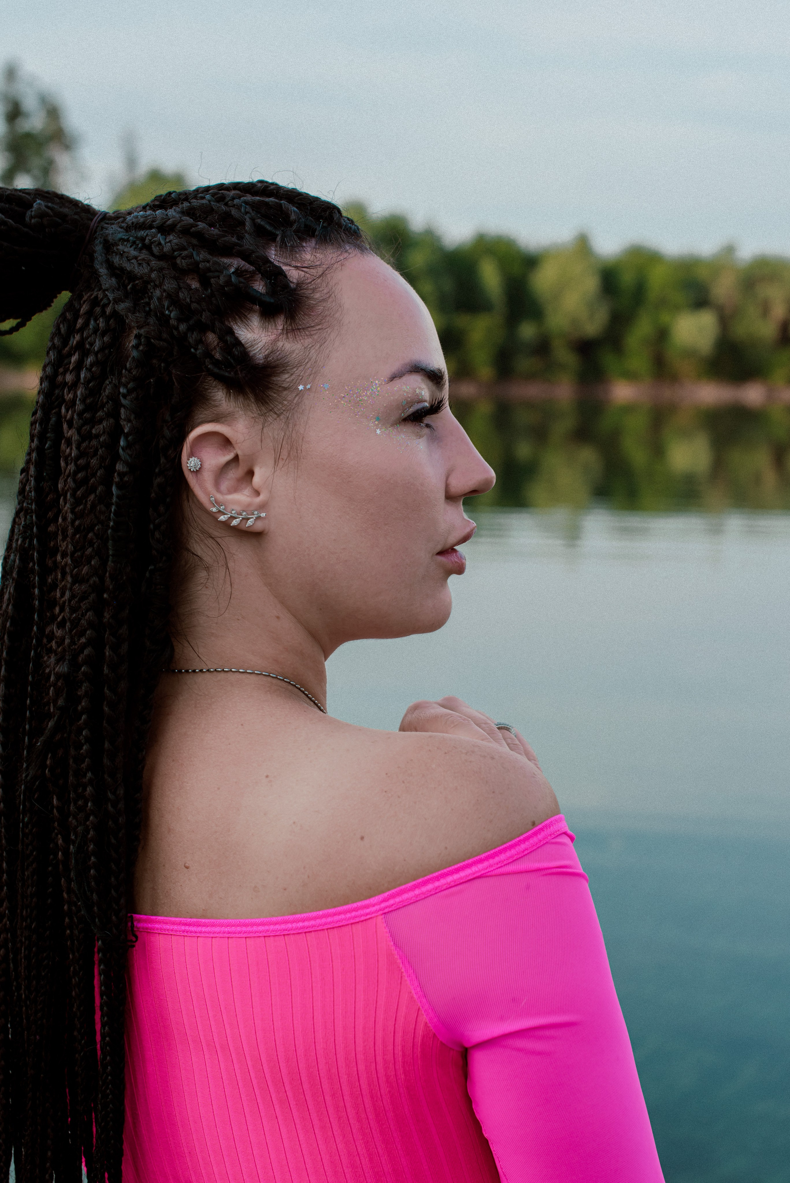 Анастасия на водоеме. Женский фотограф в Москве и МО