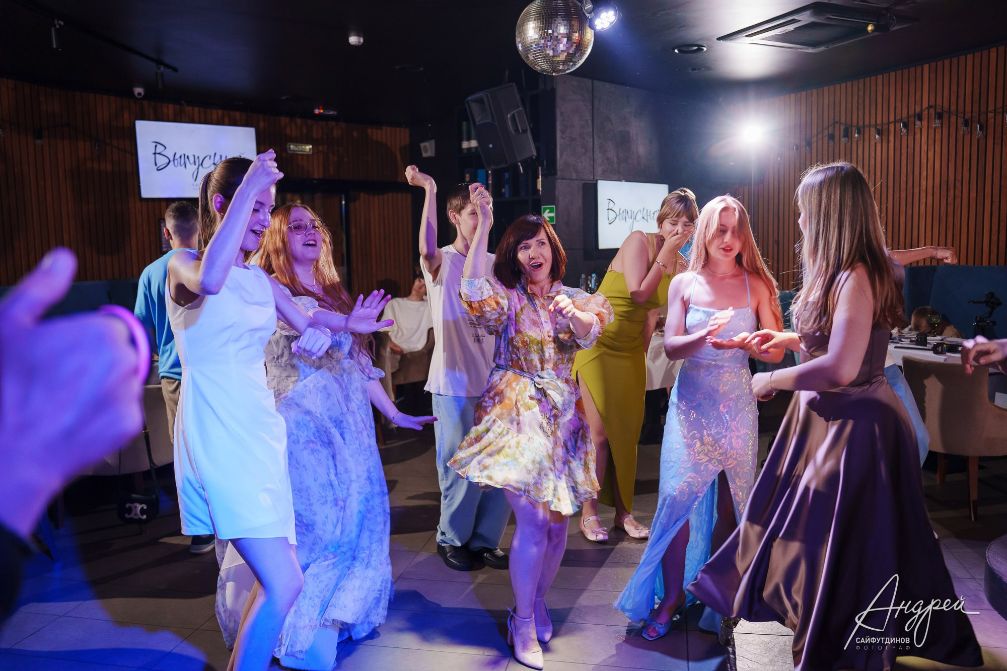 Выпускной 9а Азъбукаведи. Свадебный и семейный фотограф в Ростове-на-Дону. Андрей Сайфутдинов
