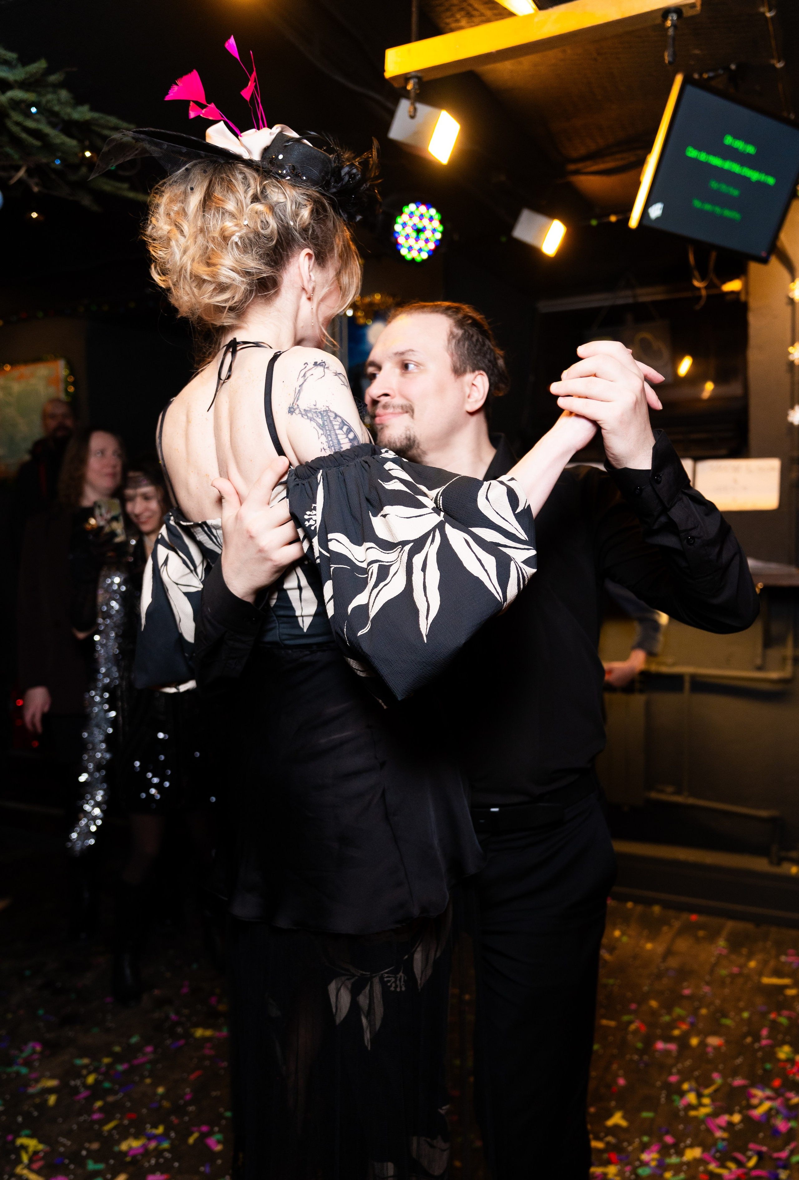 Новый год 2026. Новогодняя ночь 2026 в баре Дебошир (Debaser). Репортажный, street и urban фотограф в Санкт-Петербурге Мальцев Евгений