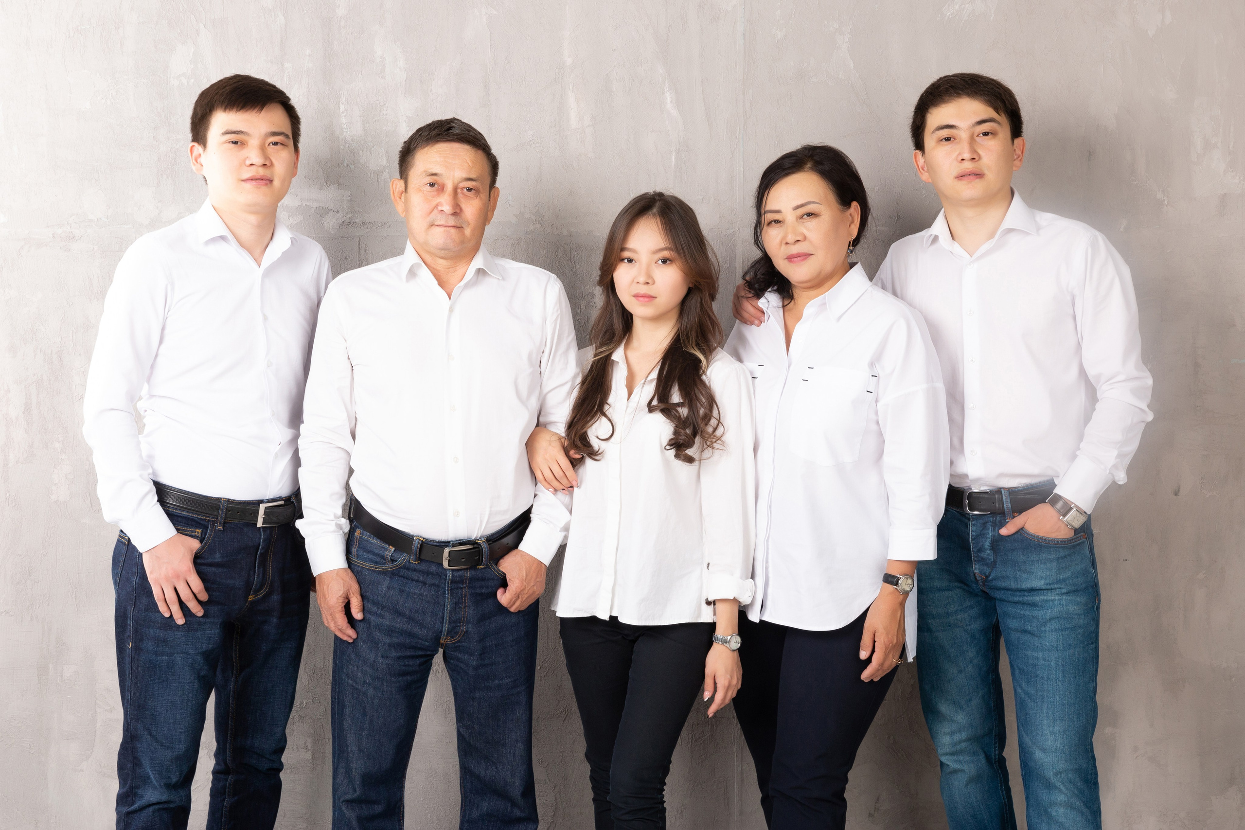 Аяулым и семья. Фотостудия Алматы. Семейная и детская фотостудия Family studio.Фотограф Алматы