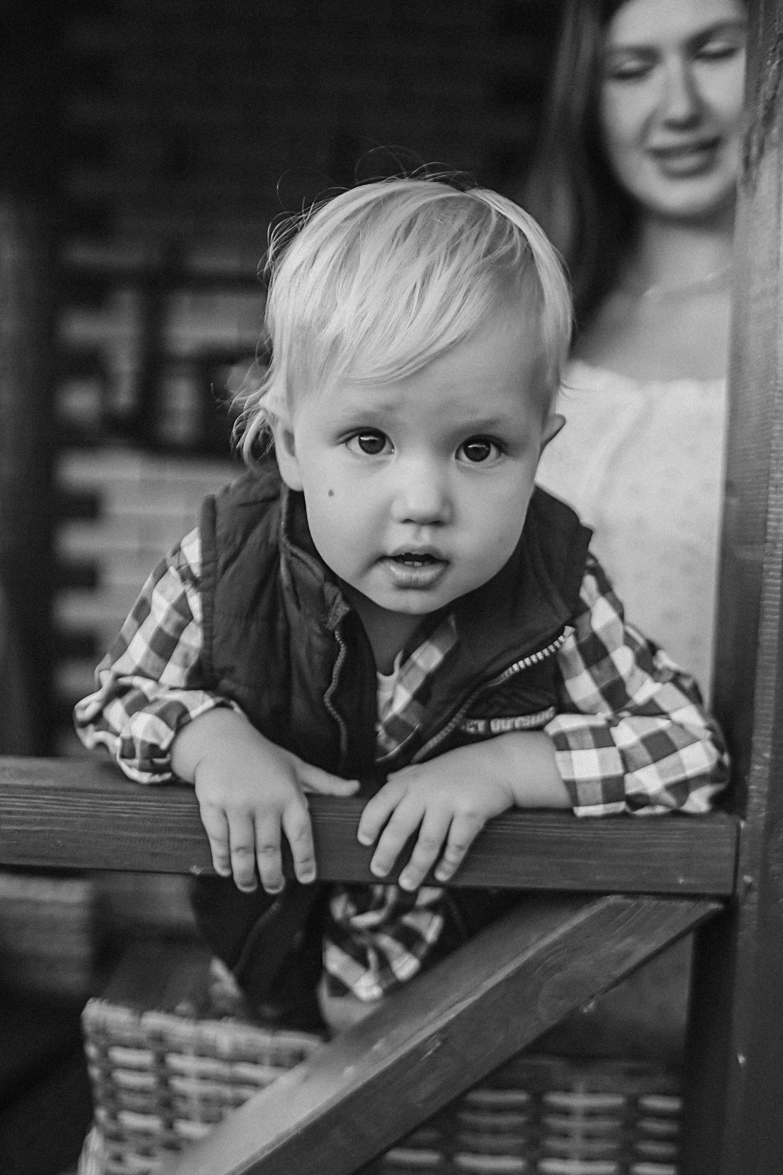 У дома. Семейный фотограф Тюмень, фотограф на роды Салмина Мария