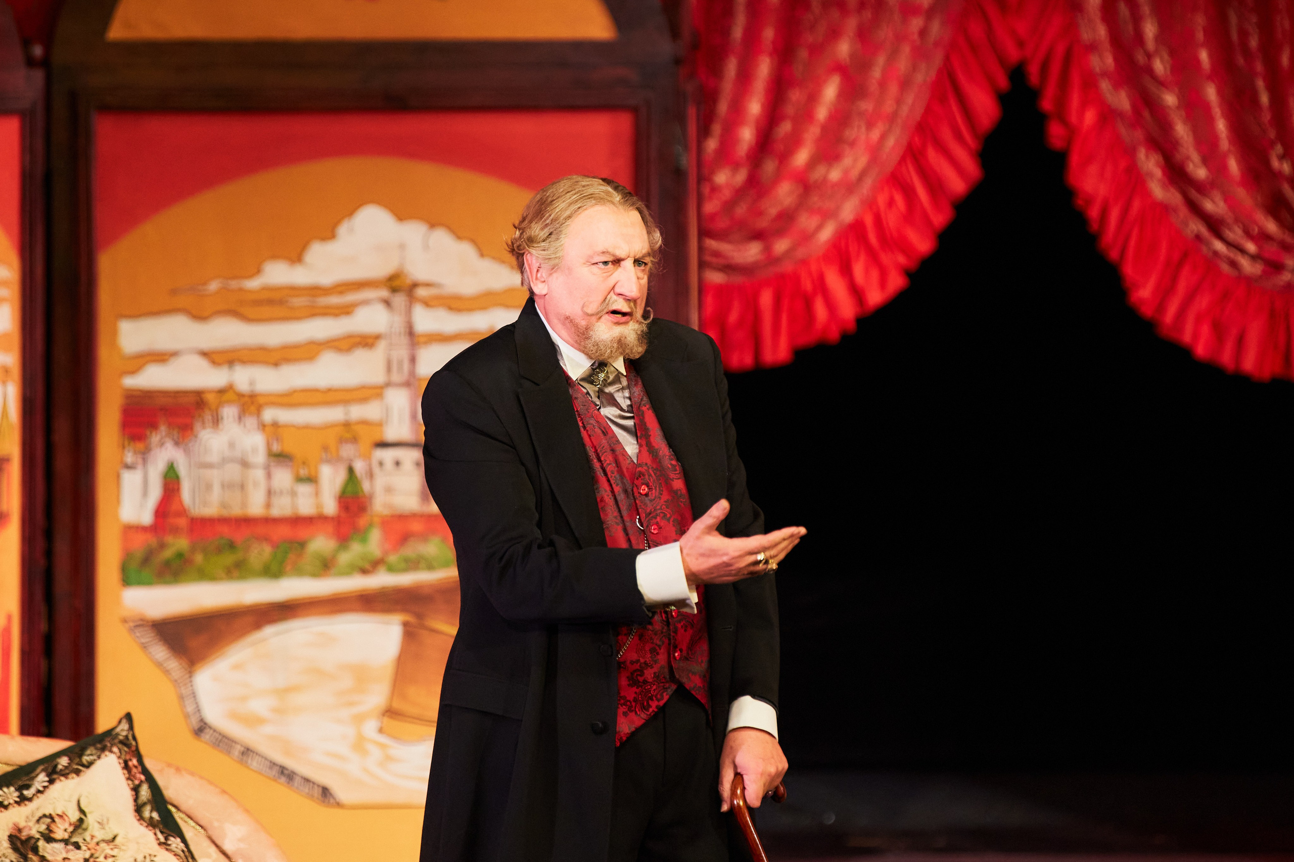 Спектакль «Не все коту масленица», МХАТ им. Горького. Даниил Гузиенко — репортажный фотограф в Туле