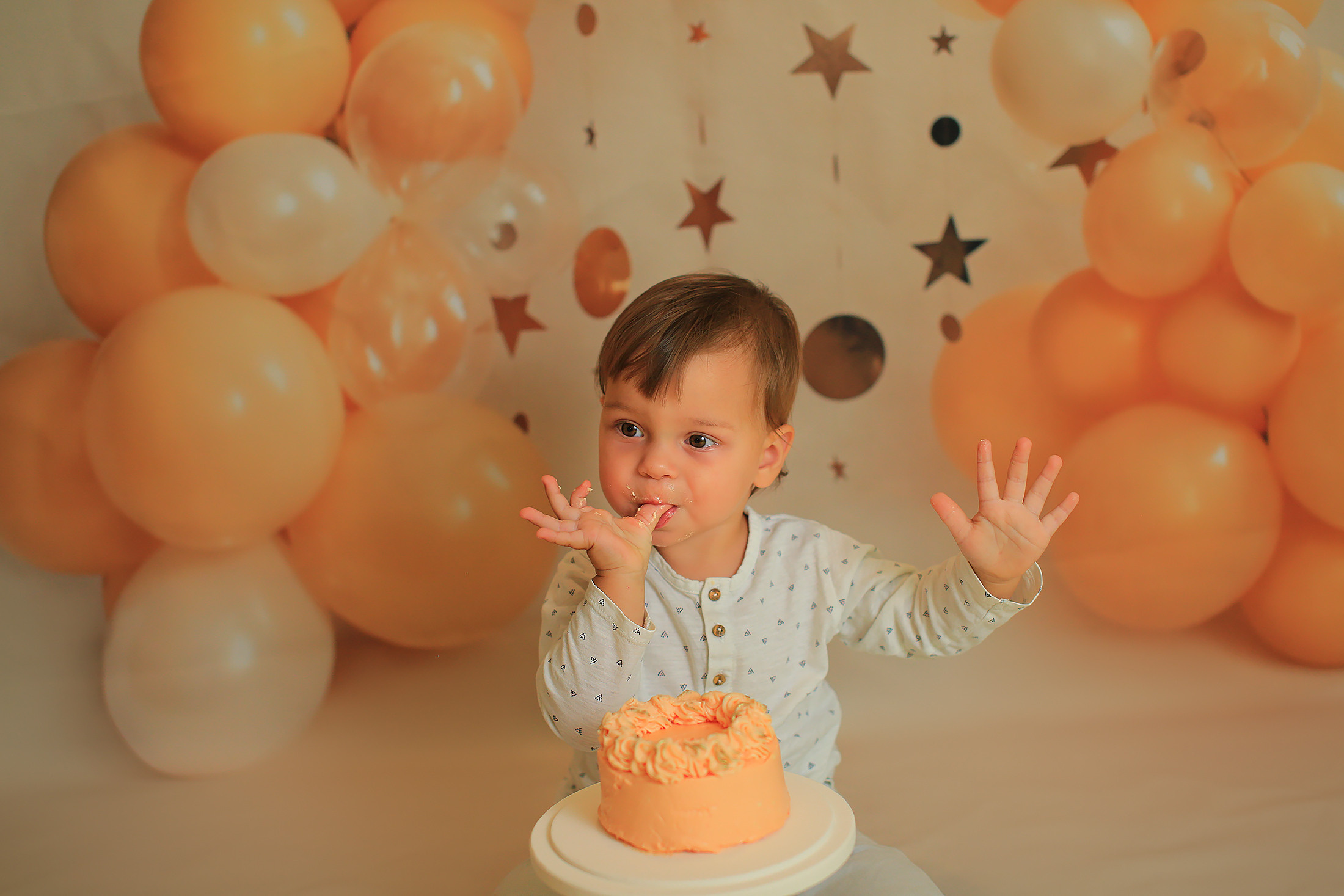 Первый тортик. Детский фотограф Екатеринбург