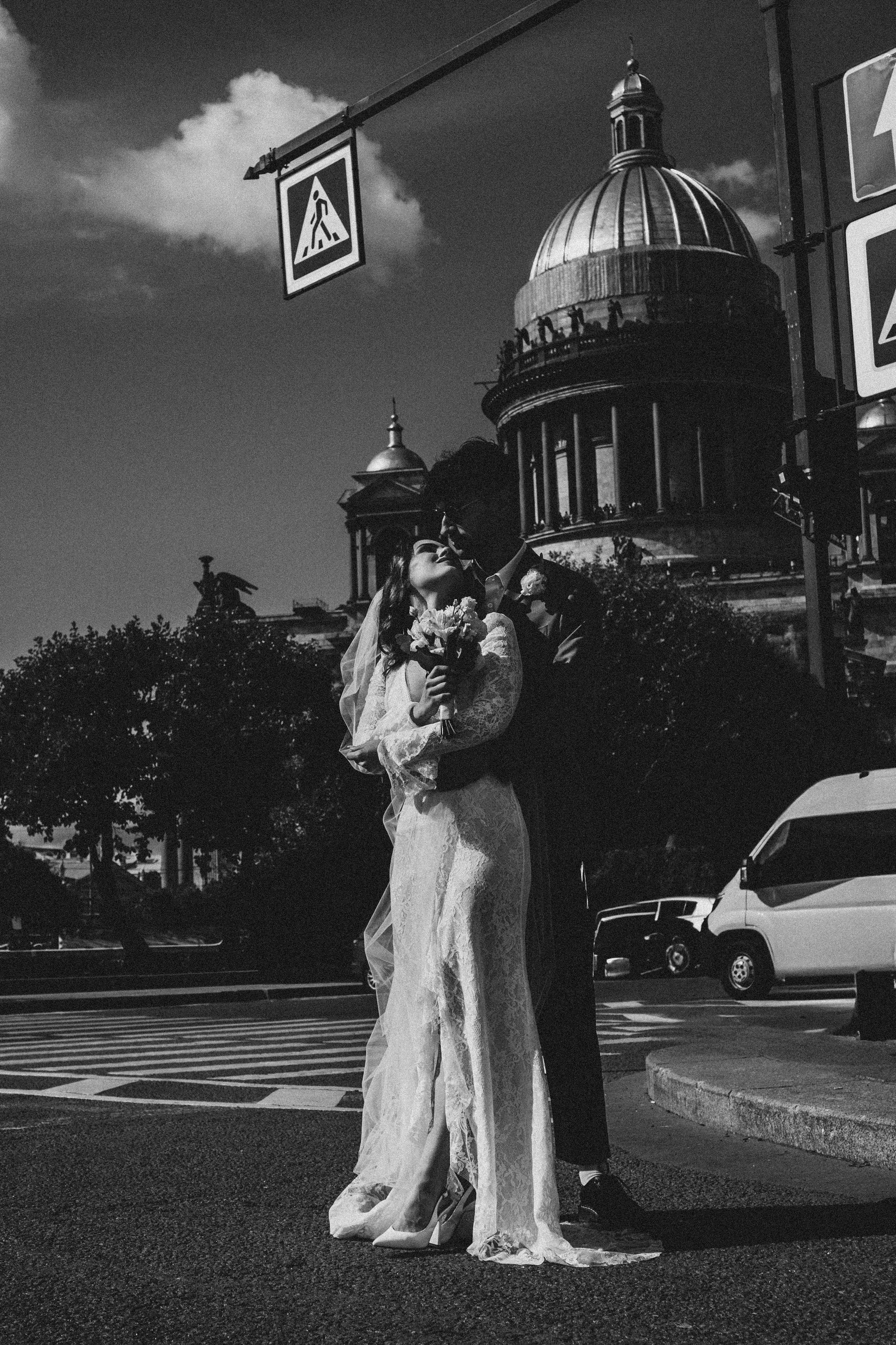 СВАДЕБНАЯ ПРОГУЛКА ВОЗЕ ИСАИКЕВСКОГО СОБОРА АСТОРИИ И ЗАКОНОДАЛЕТНОГО СОБРАНИЯ. Профессиональный фотограф, Санкт-Петербург — Виктория Богомолова