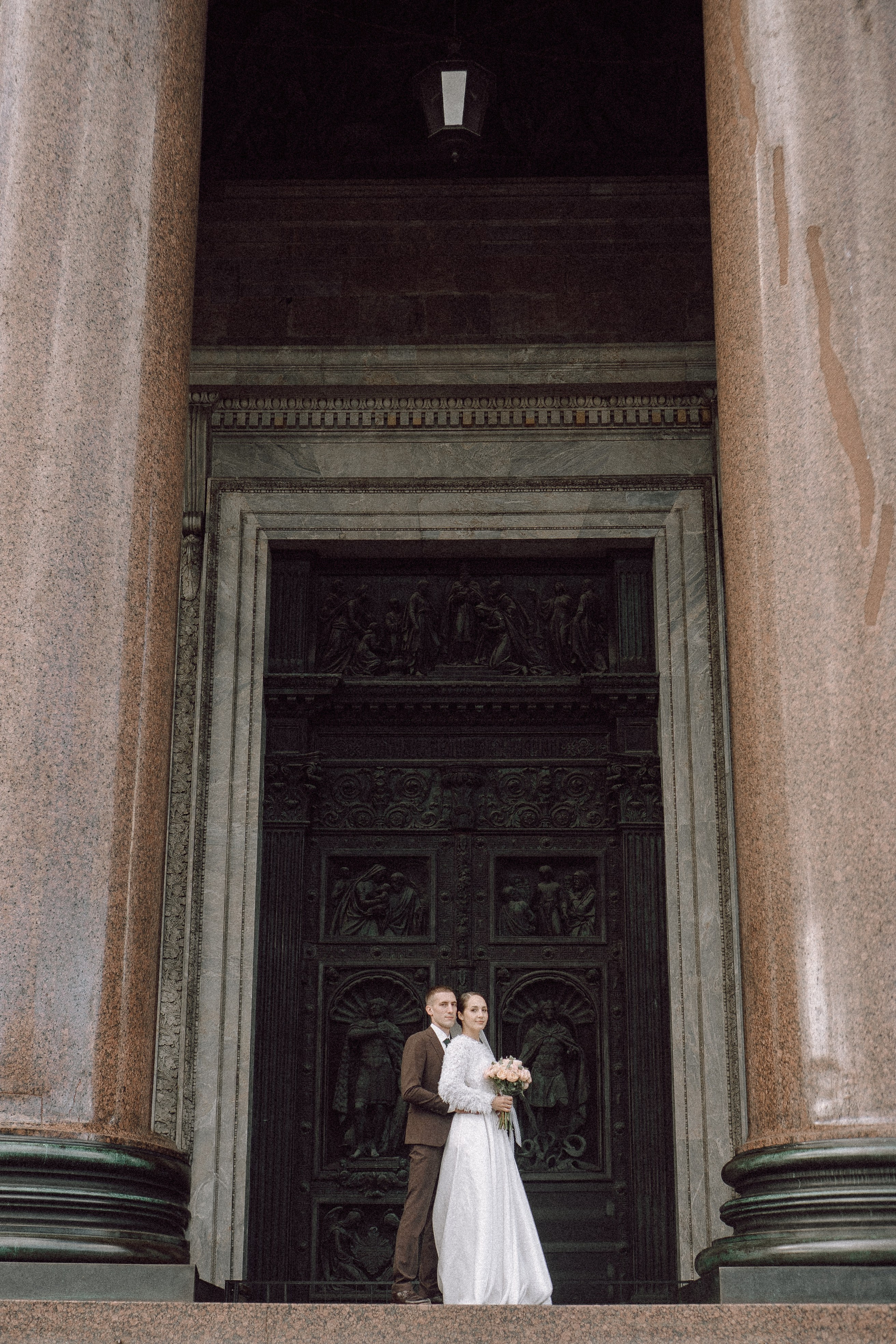 СВАДЕБНАЯ ПРОГУЛКА В САНТК-ПЕТЕРБУРГЕ (ИСАКИЕВСКИЙ СОБОР, ЗИМНЯЯ КАНАВКА, ЭРМИТАЖ И БОЛЬШАЯ МОРСКАЯ УЛИЦА). Профессиональный фотограф, Санкт-Петербург — Виктория Богомолова