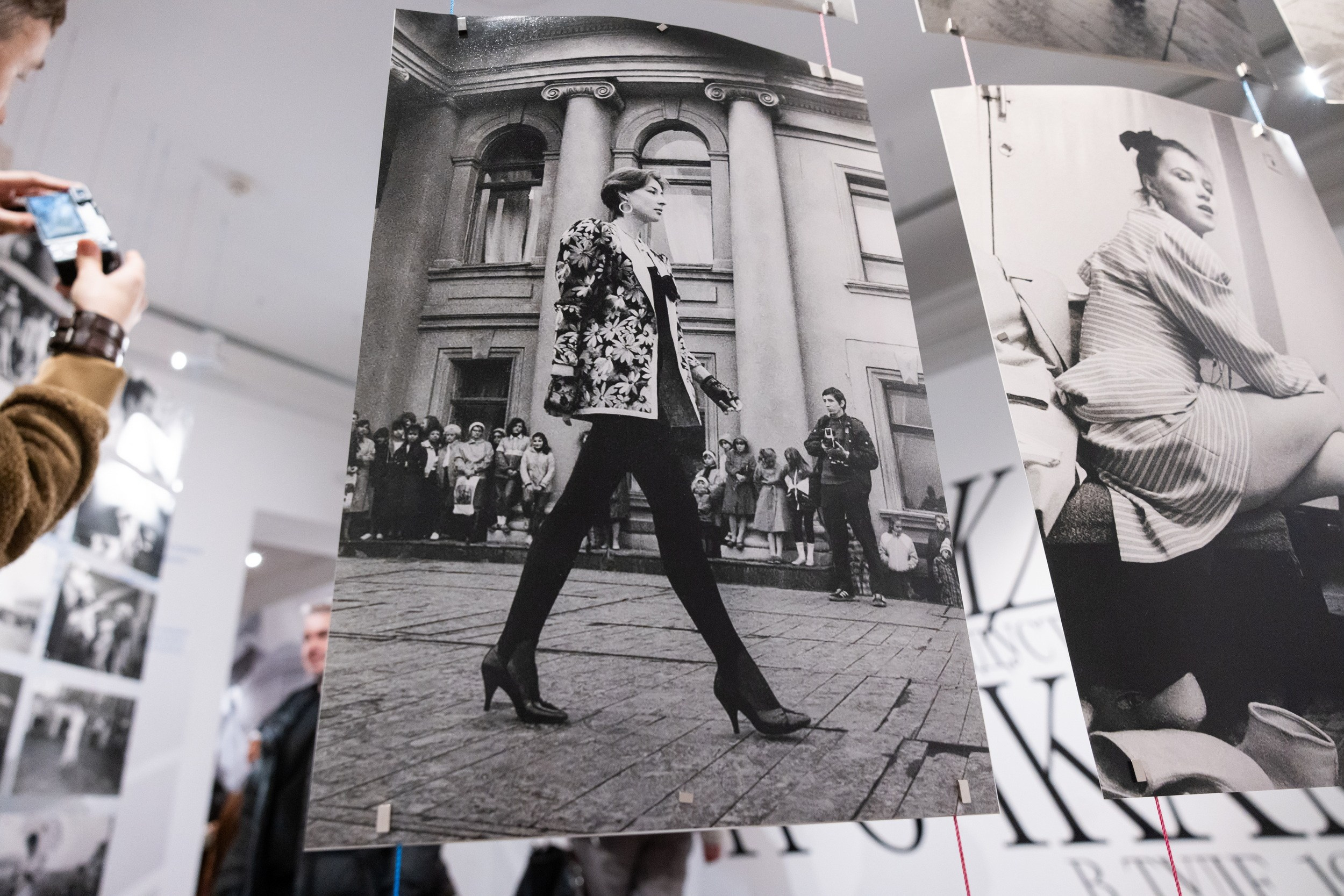 Вернисаж выставки «Между строчками. Швейное мастерство и модная индустрия в Туле 1970-1990-х» в Доме Крафта (28 ноября 2025). Репортажный фотограф Алексей Пирязев