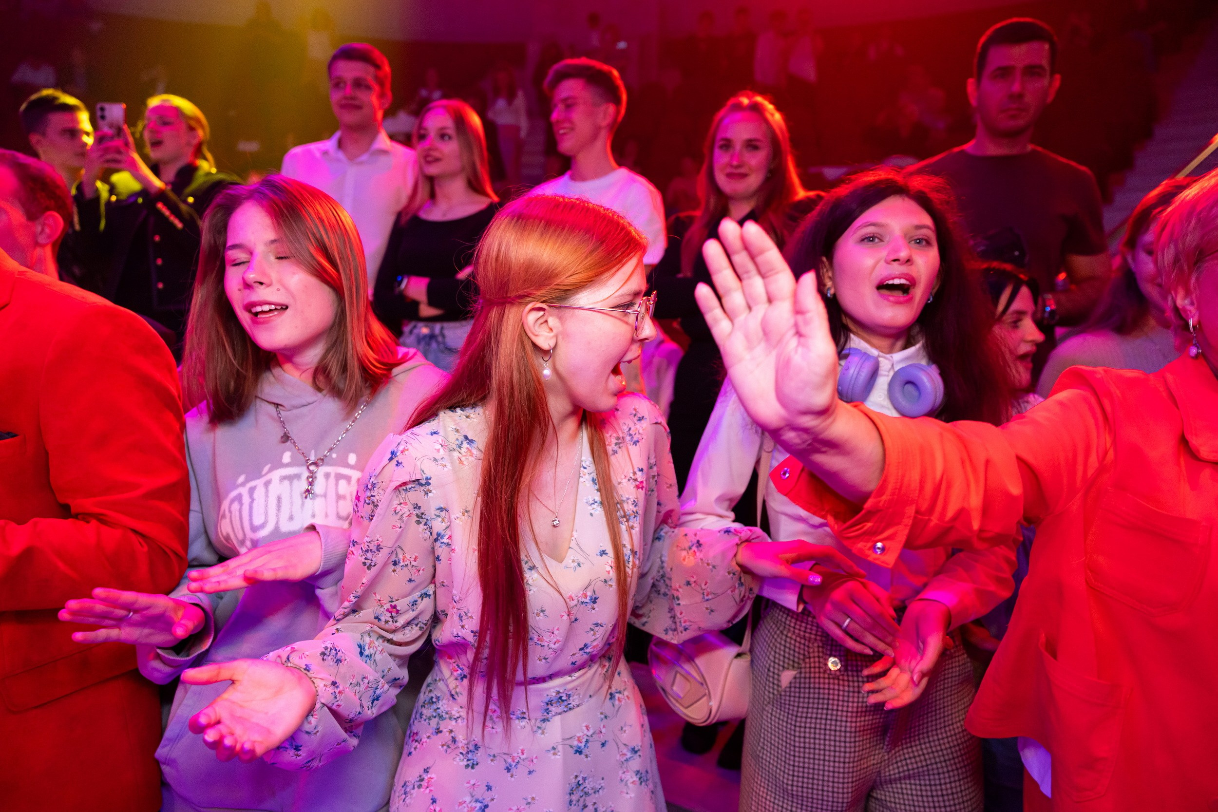 Городской бал выпускников (24 июня 2025). Репортажный фотограф Алексей Пирязев