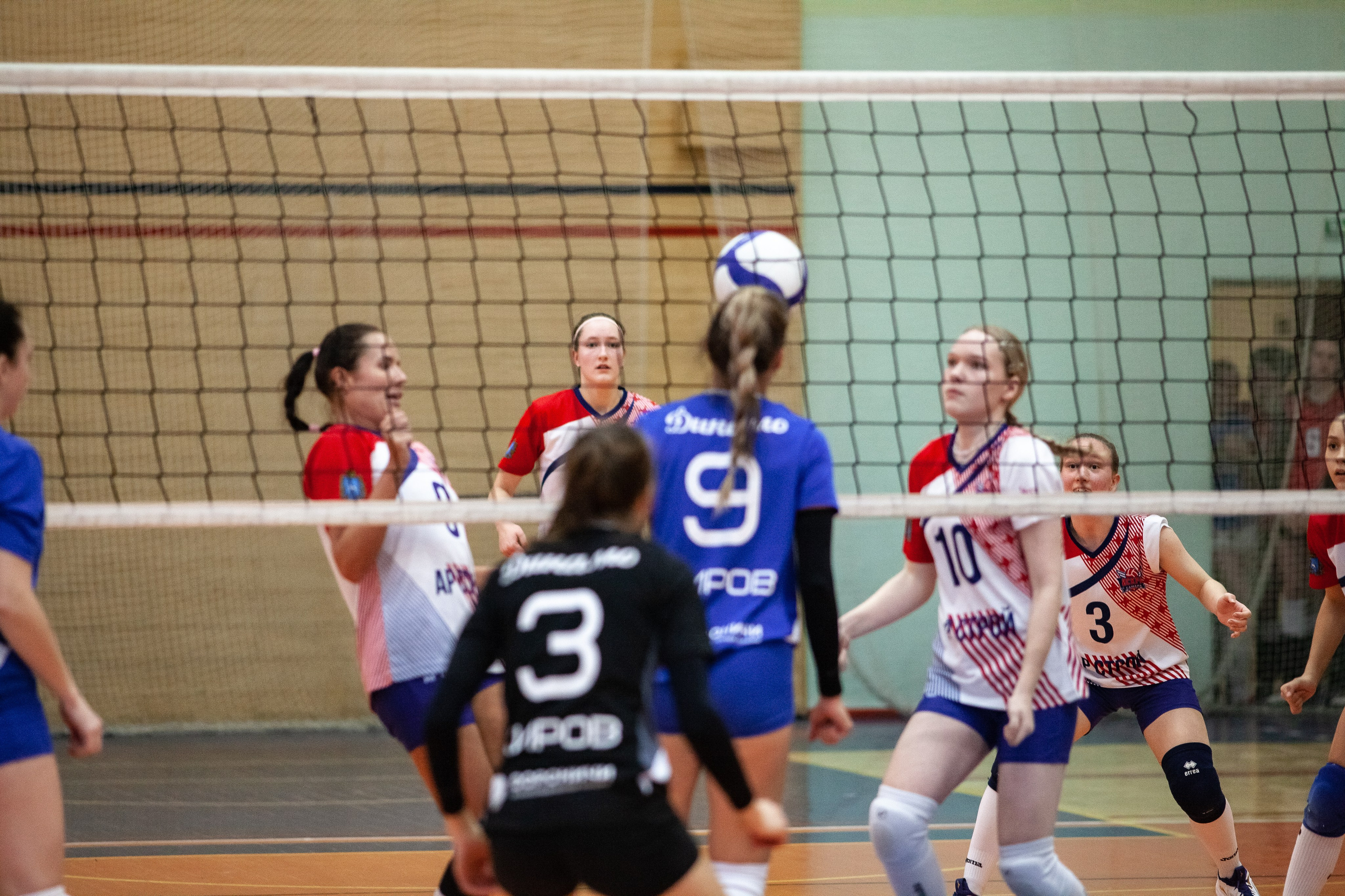 Искра (Самара) — Динамо (Киров). Фотография