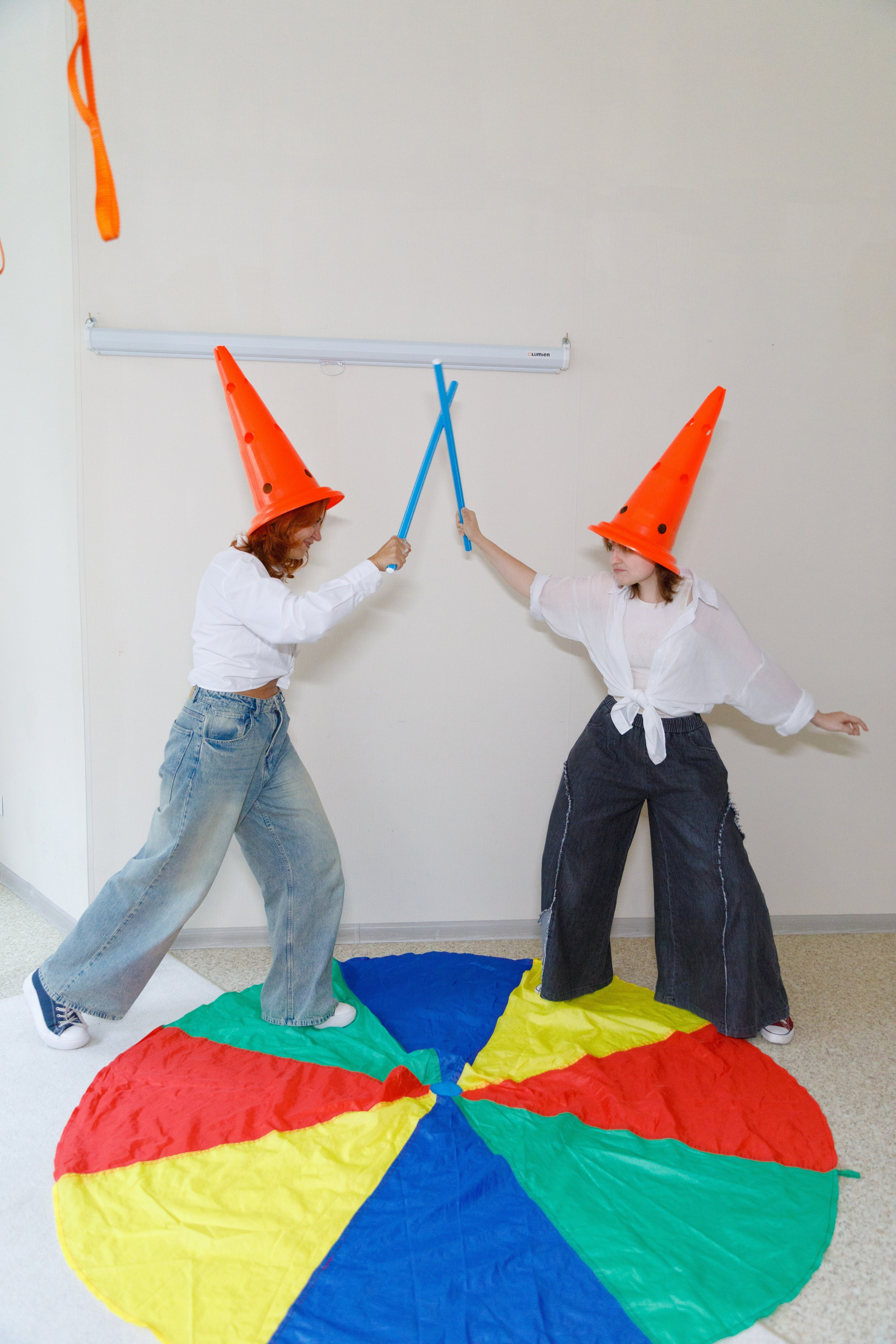 Юлианна и Анна в кабинете Dir Floor Time. Фотограф в Москве Слуцкая Наталья, репортаж, портрет, контент