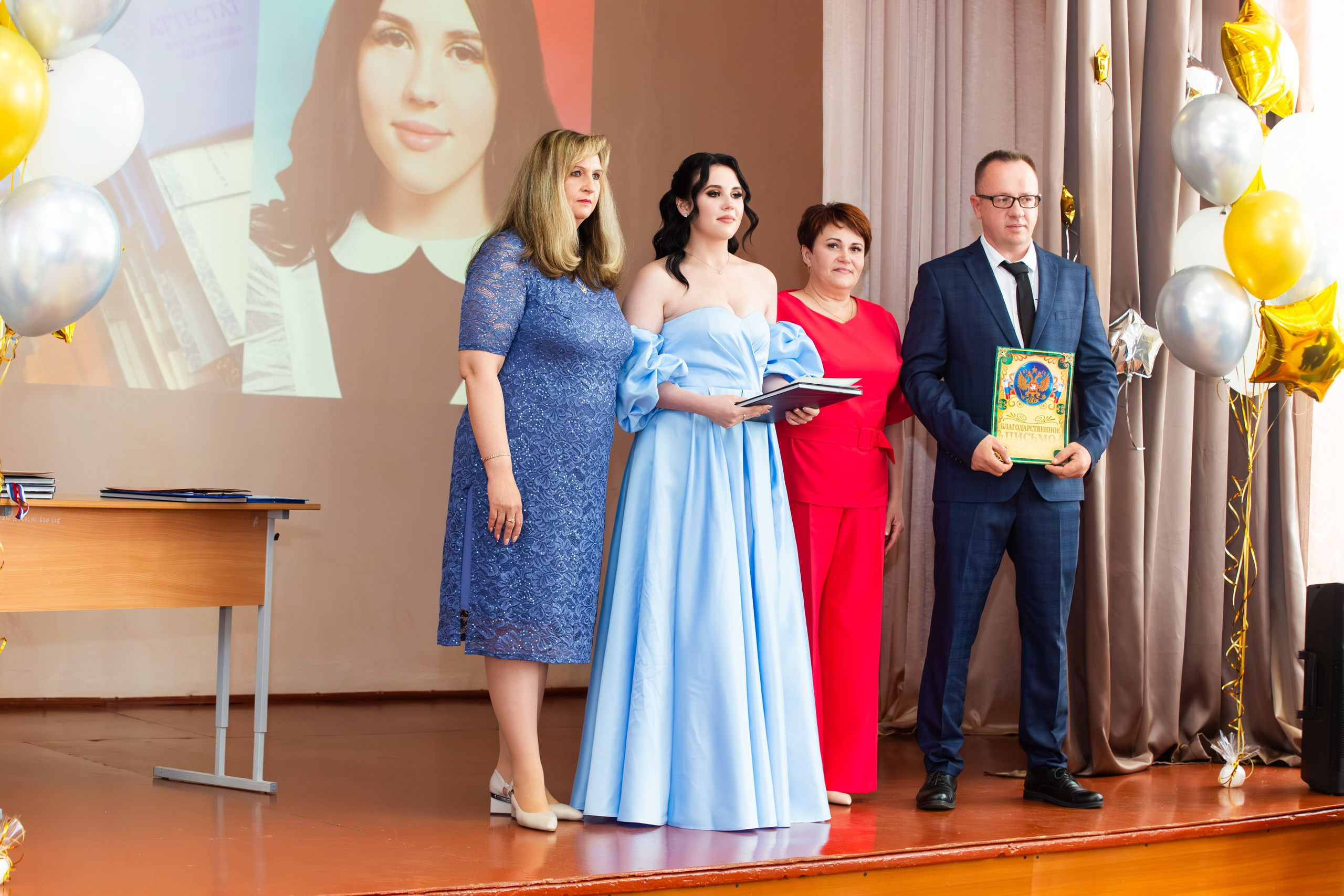 ВРУЧЕНИЕ ДИПЛОМОВ 2025 4 ШКОЛА Г.МЦЕНСК. Профессиональный фотограф в Мценске и Орловской области